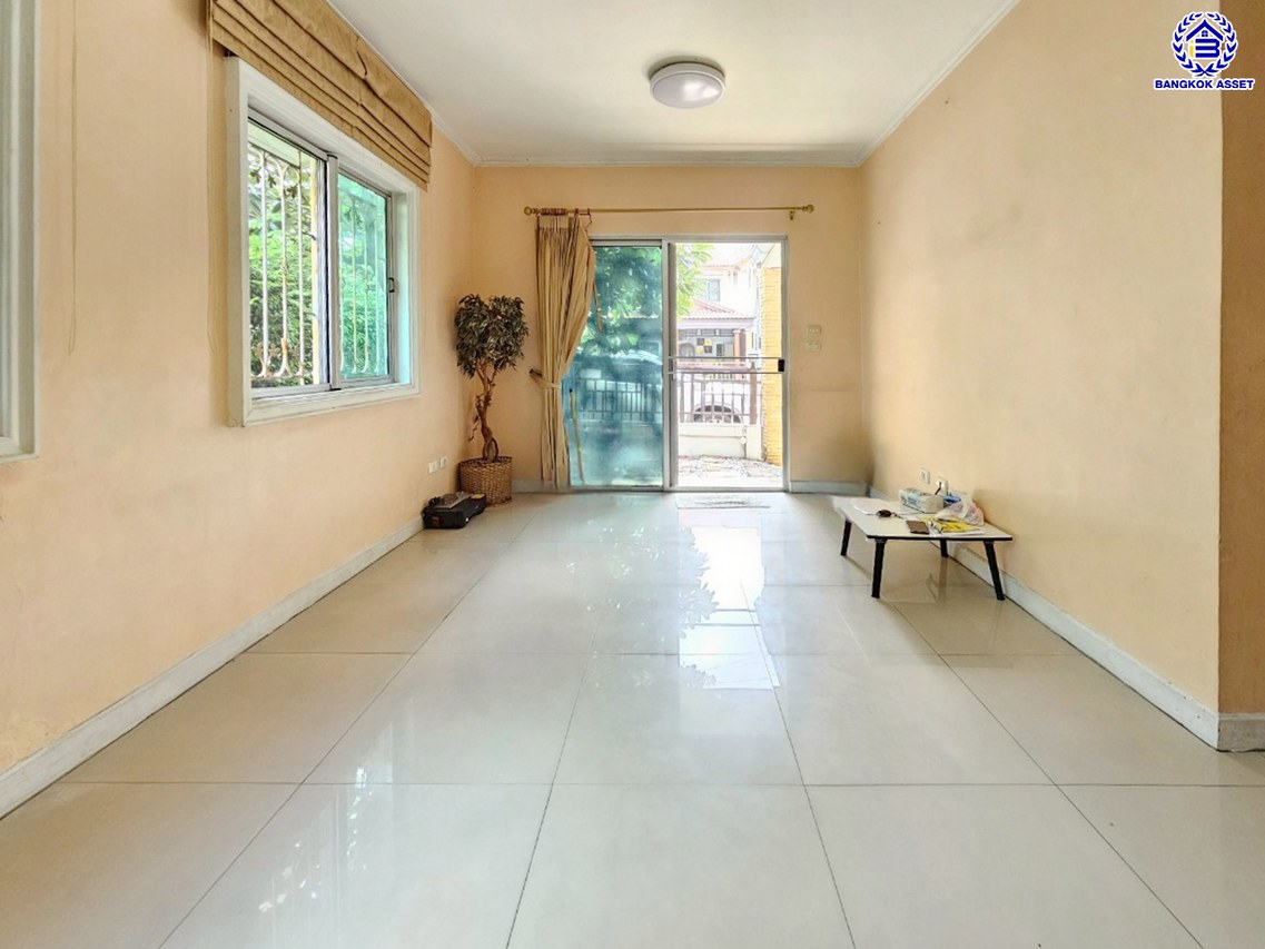 *****ทาวน์เฮ้าส์มือสองกรุงเทพ โครงการ พฤกษาวิลล์12A พหลโยธิน-สายไหม เนื้อที่กว้าง 27.10 ตร.ว. พื้นที่ใช้สอย 120 ตร.ม. ฟังก์ชัน 4 ห้องนอน 2 ห้องน้ำ 1 ที่จอดรถ บนทำเลดี เดินทางสะดวก เชื่อมต่อถนนลำลูกกา, ถนนพหลโยธิน ถนนวิภาวดี-รังสิต, ถนนหทัยราษฏร์ ใกล้รถไฟฟ้าสายสีเขียว "สถานีคูคต" จุดขึ้นทางด่วน "ฉลองรัช" และสนามบินดอนเมือง