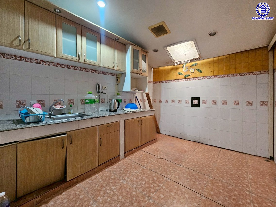 *****ทาวน์เฮ้าส์มือสองกรุงเทพ โครงการ พฤกษาวิลล์12A พหลโยธิน-สายไหม เนื้อที่กว้าง 27.10 ตร.ว. พื้นที่ใช้สอย 120 ตร.ม. ฟังก์ชัน 4 ห้องนอน 2 ห้องน้ำ 1 ที่จอดรถ บนทำเลดี เดินทางสะดวก เชื่อมต่อถนนลำลูกกา, ถนนพหลโยธิน ถนนวิภาวดี-รังสิต, ถนนหทัยราษฏร์ ใกล้รถไฟฟ้าสายสีเขียว "สถานีคูคต" จุดขึ้นทางด่วน "ฉลองรัช" และสนามบินดอนเมือง