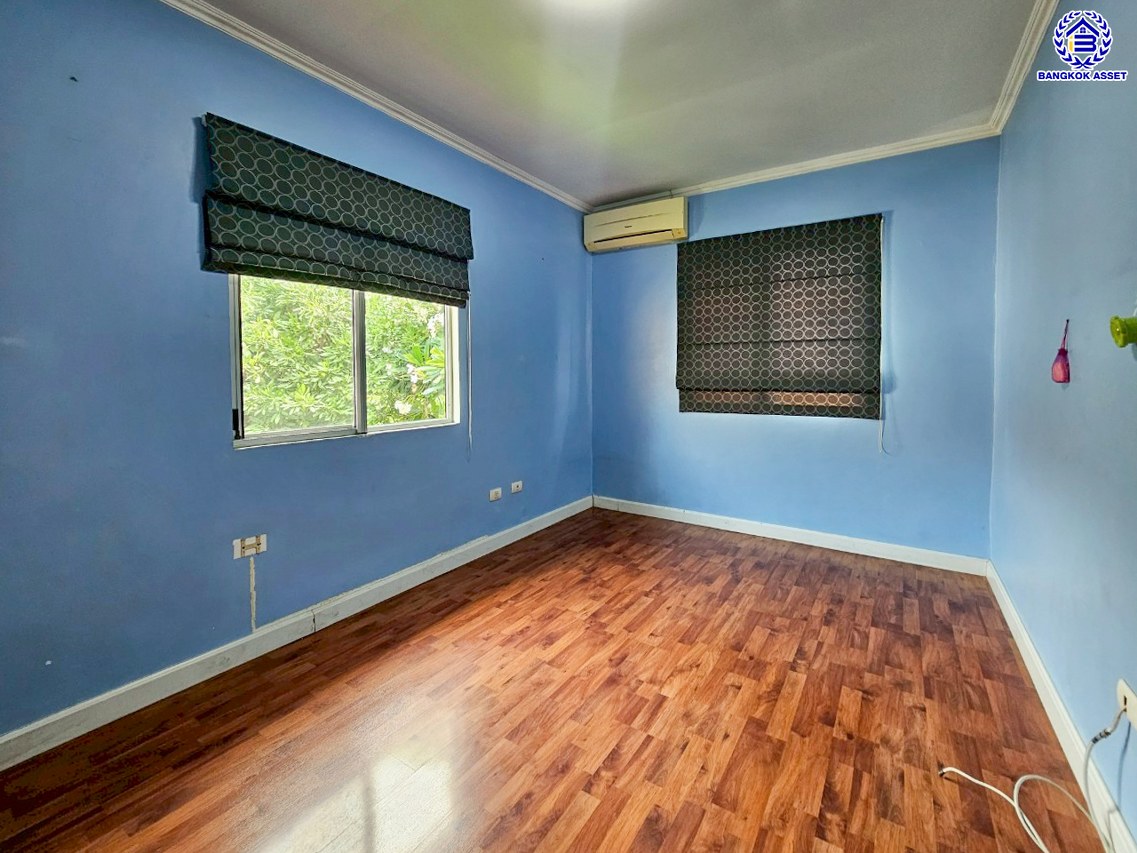 *****ทาวน์เฮ้าส์มือสองกรุงเทพ โครงการ พฤกษาวิลล์12A พหลโยธิน-สายไหม เนื้อที่กว้าง 27.10 ตร.ว. พื้นที่ใช้สอย 120 ตร.ม. ฟังก์ชัน 4 ห้องนอน 2 ห้องน้ำ 1 ที่จอดรถ บนทำเลดี เดินทางสะดวก เชื่อมต่อถนนลำลูกกา, ถนนพหลโยธิน ถนนวิภาวดี-รังสิต, ถนนหทัยราษฏร์ ใกล้รถไฟฟ้าสายสีเขียว "สถานีคูคต" จุดขึ้นทางด่วน "ฉลองรัช" และสนามบินดอนเมือง