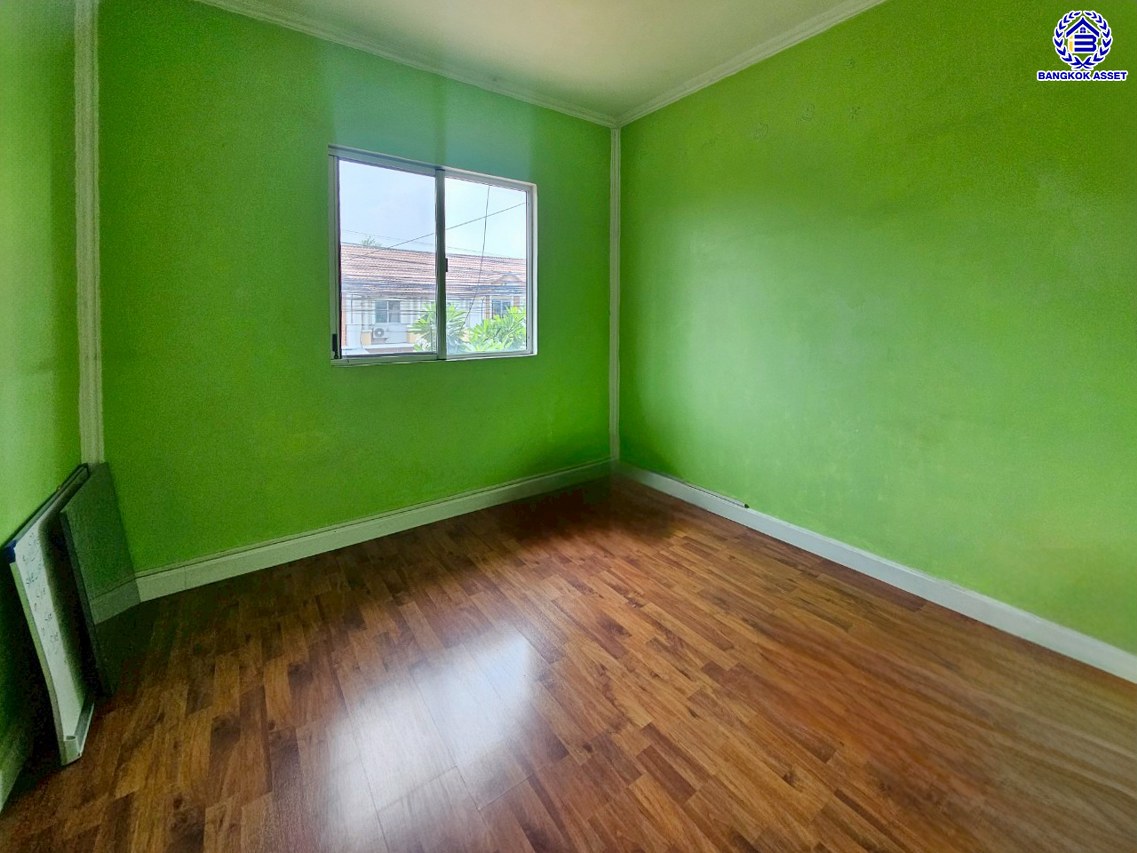 *****ทาวน์เฮ้าส์มือสองกรุงเทพ โครงการ พฤกษาวิลล์12A พหลโยธิน-สายไหม เนื้อที่กว้าง 27.10 ตร.ว. พื้นที่ใช้สอย 120 ตร.ม. ฟังก์ชัน 4 ห้องนอน 2 ห้องน้ำ 1 ที่จอดรถ บนทำเลดี เดินทางสะดวก เชื่อมต่อถนนลำลูกกา, ถนนพหลโยธิน ถนนวิภาวดี-รังสิต, ถนนหทัยราษฏร์ ใกล้รถไฟฟ้าสายสีเขียว "สถานีคูคต" จุดขึ้นทางด่วน "ฉลองรัช" และสนามบินดอนเมือง