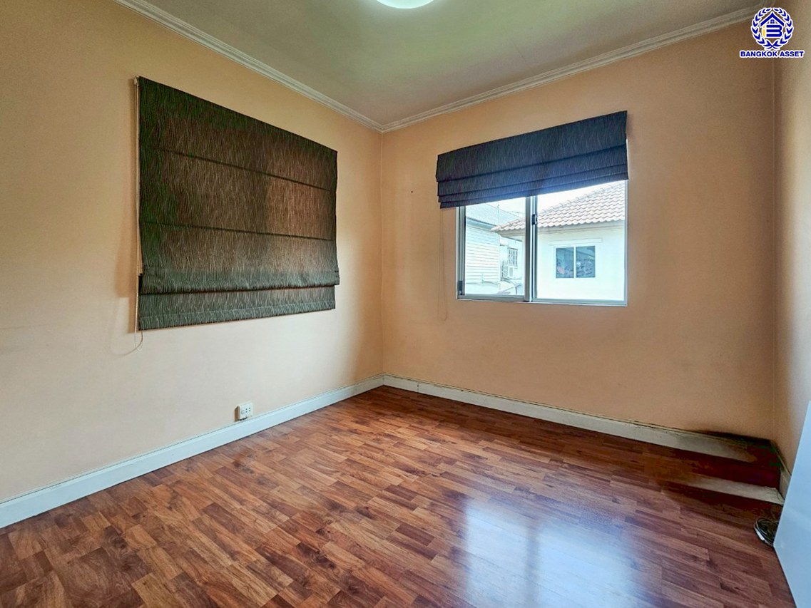 *****ทาวน์เฮ้าส์มือสองกรุงเทพ โครงการ พฤกษาวิลล์12A พหลโยธิน-สายไหม เนื้อที่กว้าง 27.10 ตร.ว. พื้นที่ใช้สอย 120 ตร.ม. ฟังก์ชัน 4 ห้องนอน 2 ห้องน้ำ 1 ที่จอดรถ บนทำเลดี เดินทางสะดวก เชื่อมต่อถนนลำลูกกา, ถนนพหลโยธิน ถนนวิภาวดี-รังสิต, ถนนหทัยราษฏร์ ใกล้รถไฟฟ้าสายสีเขียว "สถานีคูคต" จุดขึ้นทางด่วน "ฉลองรัช" และสนามบินดอนเมือง