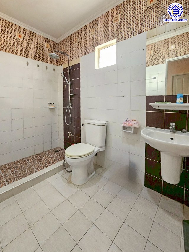 *****ทาวน์เฮ้าส์มือสองกรุงเทพ โครงการ พฤกษาวิลล์12A พหลโยธิน-สายไหม เนื้อที่กว้าง 27.10 ตร.ว. พื้นที่ใช้สอย 120 ตร.ม. ฟังก์ชัน 4 ห้องนอน 2 ห้องน้ำ 1 ที่จอดรถ บนทำเลดี เดินทางสะดวก เชื่อมต่อถนนลำลูกกา, ถนนพหลโยธิน ถนนวิภาวดี-รังสิต, ถนนหทัยราษฏร์ ใกล้รถไฟฟ้าสายสีเขียว "สถานีคูคต" จุดขึ้นทางด่วน "ฉลองรัช" และสนามบินดอนเมือง