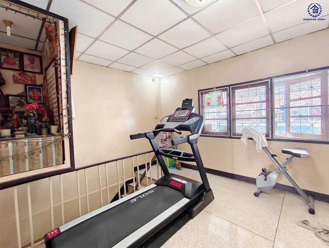 *****ทาวน์เฮ้าส์มือสองกรุงเทพ โครงการ เจริญสุขวิลล่า บางขุนเทียน เนื้อที่ 18.20 ตร.ว. พื้นที่ใช้สอย 150 ตร.ม. ฟังก์ชัน 3 ห้องนอน 2 ห้องน้ำ 1 ที่จอดรถ บนทำเลเดินทางสะดวก เชื่อมต่อถนนเอกชัย, ถนนจอมทอง, ถนนกาญจนาภิเษก และใกล้จุดขึ้นทางด่วน "พระราม 2"