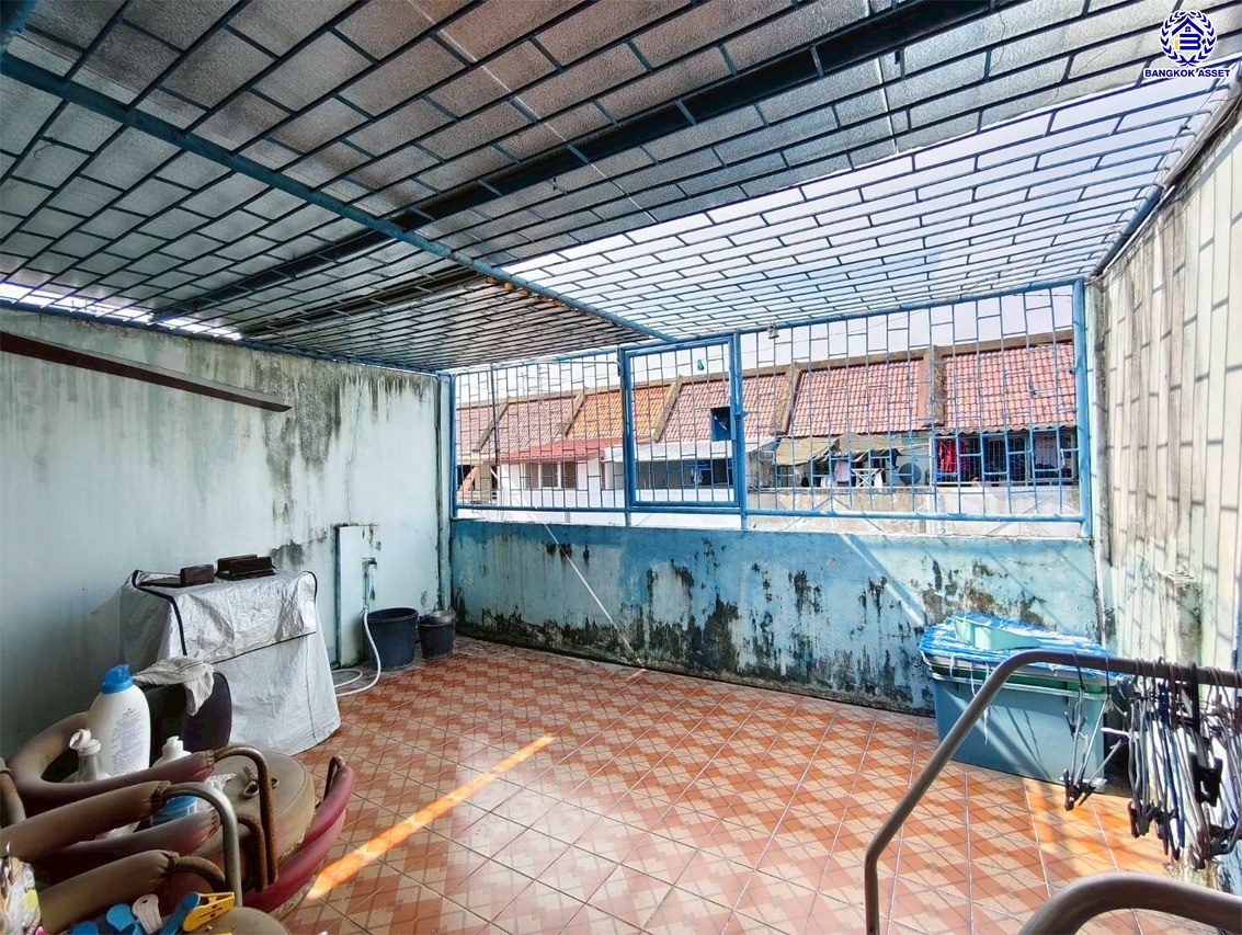 *****ทาวน์เฮ้าส์มือสองกรุงเทพ โครงการ เจริญสุขวิลล่า บางขุนเทียน เนื้อที่ 18.20 ตร.ว. พื้นที่ใช้สอย 150 ตร.ม. ฟังก์ชัน 3 ห้องนอน 2 ห้องน้ำ 1 ที่จอดรถ บนทำเลเดินทางสะดวก เชื่อมต่อถนนเอกชัย, ถนนจอมทอง, ถนนกาญจนาภิเษก และใกล้จุดขึ้นทางด่วน "พระราม 2"