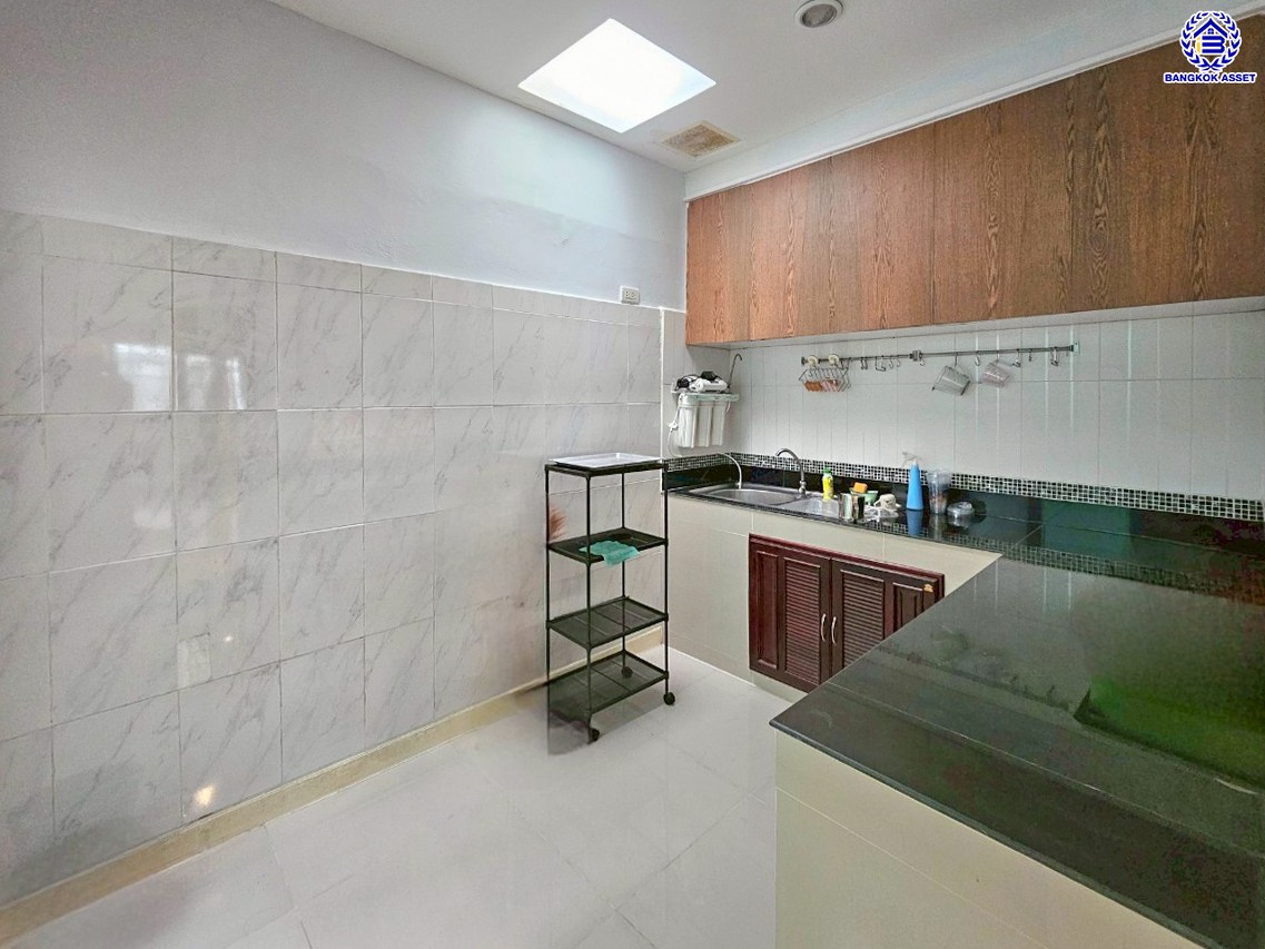 *****ทาวน์เฮ้าส์มือสองนนทบุรี โครงการ พิบูลย์การ์เด้นวิลล์ พิบูลย์สงคราม16 เนื้อที่ 18 ตร.ว. พื้นที่ใช้สอย 140 ตร.ม. ฟังก์ชัน 2 ห้องนอน 2 ห้องน้ำ จอดรถได้ 1 คัน  แถมฟรี! เครื่องปรับอากาศ 4 เครื่อง บนสุดยอดทำเล เชื่อมถนนพิบูลย์สงคราม, ถนนวงศ์สว่าง, ถนนนครอินทร์ และถนนติวานนท์ ใกล้จุดขึ้นทางด่วน "ศรีรัช-วงแหวนรอบนอก" ใกล้รถไฟฟ้า "สถานีแยกติวานนท์"