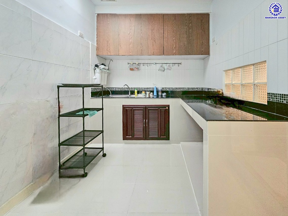 *****ทาวน์เฮ้าส์มือสองนนทบุรี โครงการ พิบูลย์การ์เด้นวิลล์ พิบูลย์สงคราม16 เนื้อที่ 18 ตร.ว. พื้นที่ใช้สอย 140 ตร.ม. ฟังก์ชัน 2 ห้องนอน 2 ห้องน้ำ จอดรถได้ 1 คัน  แถมฟรี! เครื่องปรับอากาศ 4 เครื่อง บนสุดยอดทำเล เชื่อมถนนพิบูลย์สงคราม, ถนนวงศ์สว่าง, ถนนนครอินทร์ และถนนติวานนท์ ใกล้จุดขึ้นทางด่วน "ศรีรัช-วงแหวนรอบนอก" ใกล้รถไฟฟ้า "สถานีแยกติวานนท์"