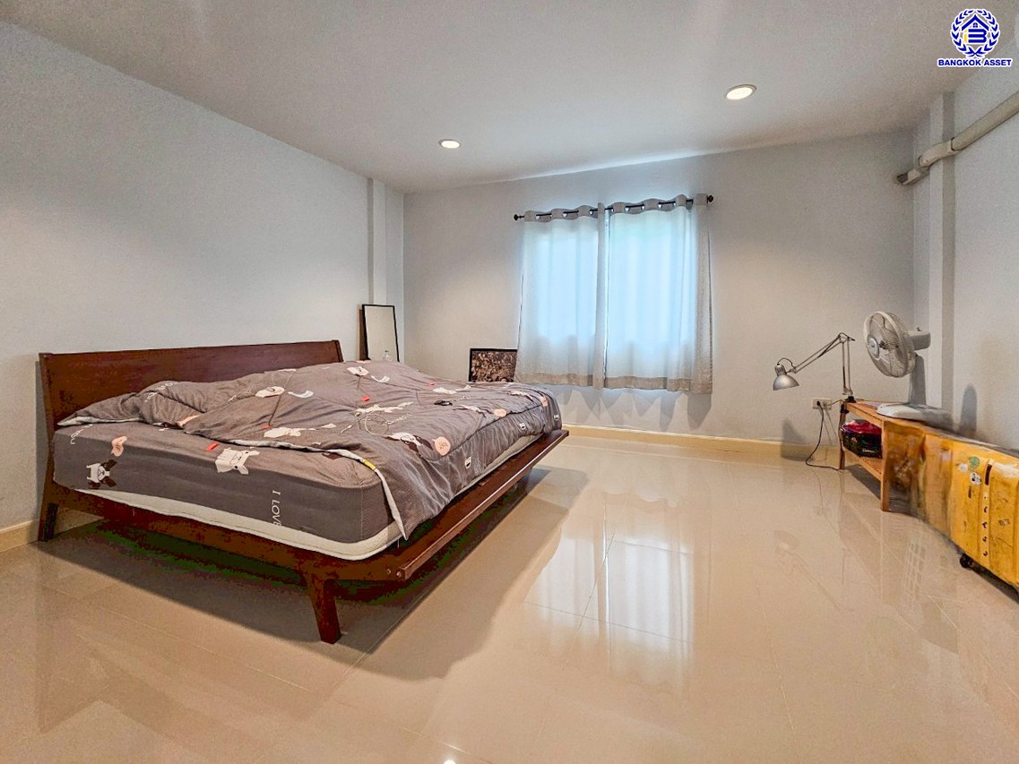 *****ทาวน์เฮ้าส์มือสองนนทบุรี โครงการ พิบูลย์การ์เด้นวิลล์ พิบูลย์สงคราม16 เนื้อที่ 18 ตร.ว. พื้นที่ใช้สอย 140 ตร.ม. ฟังก์ชัน 2 ห้องนอน 2 ห้องน้ำ จอดรถได้ 1 คัน  แถมฟรี! เครื่องปรับอากาศ 4 เครื่อง บนสุดยอดทำเล เชื่อมถนนพิบูลย์สงคราม, ถนนวงศ์สว่าง, ถนนนครอินทร์ และถนนติวานนท์ ใกล้จุดขึ้นทางด่วน "ศรีรัช-วงแหวนรอบนอก" ใกล้รถไฟฟ้า "สถานีแยกติวานนท์"