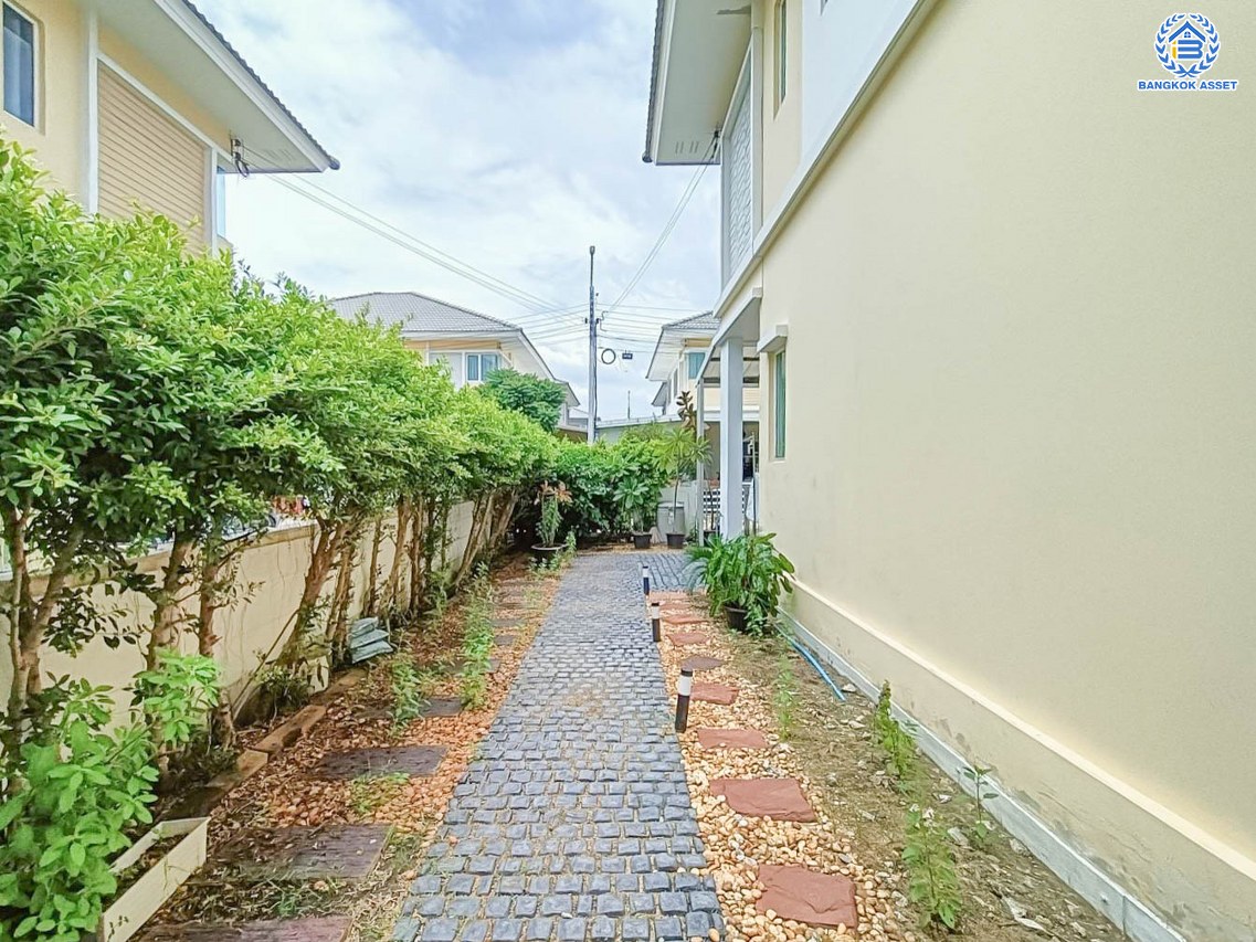 *****บ้านแฝดมือสอง โครงการ เดอะแพลนท์ คลองบางไผ่ สเตชั่น กาญจนาภิเษก เนื้อที่ 35 ตร.ว. ฟังก์ชัน 3 ห้องนอน 3 ห้องน้ำ บ้านสวยบนทำเลเดินทางสะดวก เชื่อมต่อถนนรัตนาธิเบศร์ ถนนกาญจนาภิเษก ใกล้รถไฟฟ้าสายสีม่วง "สถานีคลองบางไผ่" และจุดขึ้นทางด่วน "กาญจนาภิเษก" ราคาดีพร้อมอยู่