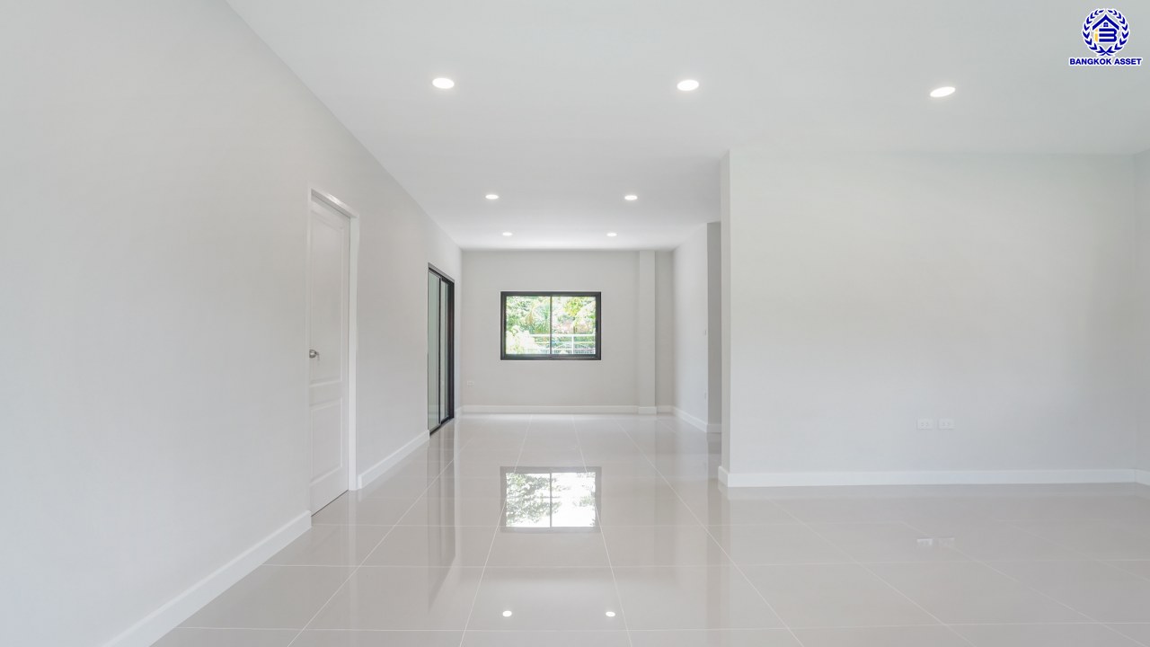 บ้านมือสองตกแต่งใหม่ โครงการ ประดับดาว1-4 ราชพฤกษ์-รัตนาธิเบศร์ ตกแต่งครบครัน พร้อมอยู่ บนเนื้อที่ 90.2 ตร.ว. พื้นที่ใช้สอย 257.02 ตร.ม. พร้อมฟังก์ชัน 3 ห้องนอน 3 ห้องน้ำ 1 ห้องอเนกประสงค์ จอดรถได้ 2 คัน พื้นที่ใช้สอยกว้างขวาง บนทำเลที่ดีที่สุด เชื่อมต่อได้หลายเส้นทาง ใกล้รถไฟฟ้าสายสีม่วง "สถานีบางรักน้อยท่าอิฐ"