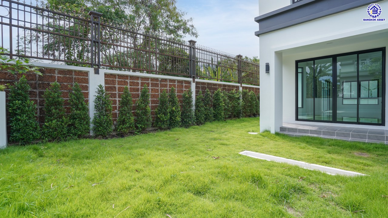 บ้านมือสองตกแต่งใหม่ จากแบรนด์ Q.House วรารมย์ เพชรเกษม69  หลังมุม รองรับทุกความสุขของทุกคนในครอบครัว ใกล้ The Mall บางแค และเชื่อมต่อ ถนนกาญจนาฯ ถนนบางบอน และถนนพุทธมณฑลสาย4 เนื้อที่ 64.7 ตร.ว. พื้นที่ใช้สอย 216.07 ตร.ม. ฟังก์ชัน 3 ห้องนอน 3 ห้องน้ำ จอดรถได้ 2 คัน