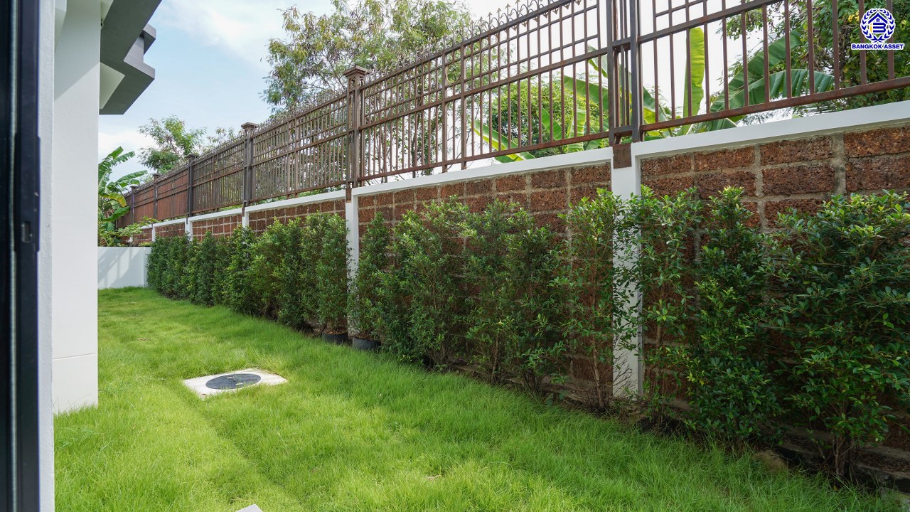 บ้านมือสองตกแต่งใหม่ จากแบรนด์ Q.House วรารมย์ เพชรเกษม69  หลังมุม รองรับทุกความสุขของทุกคนในครอบครัว ใกล้ The Mall บางแค และเชื่อมต่อ ถนนกาญจนาฯ ถนนบางบอน และถนนพุทธมณฑลสาย4 เนื้อที่ 64.7 ตร.ว. พื้นที่ใช้สอย 216.07 ตร.ม. ฟังก์ชัน 3 ห้องนอน 3 ห้องน้ำ จอดรถได้ 2 คัน