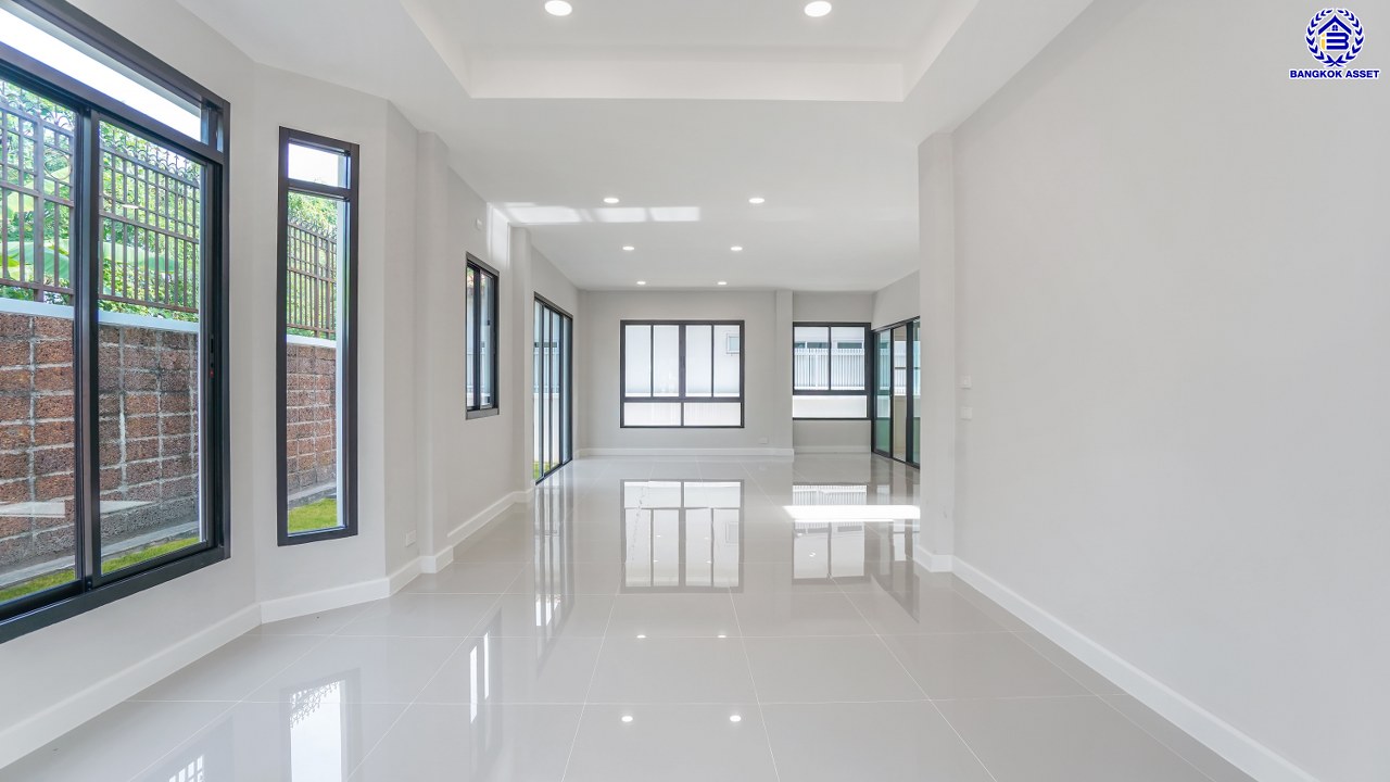 บ้านมือสองตกแต่งใหม่ จากแบรนด์ Q.House วรารมย์ เพชรเกษม69  หลังมุม รองรับทุกความสุขของทุกคนในครอบครัว ใกล้ The Mall บางแค และเชื่อมต่อ ถนนกาญจนาฯ ถนนบางบอน และถนนพุทธมณฑลสาย4 เนื้อที่ 64.7 ตร.ว. พื้นที่ใช้สอย 216.07 ตร.ม. ฟังก์ชัน 3 ห้องนอน 3 ห้องน้ำ จอดรถได้ 2 คัน