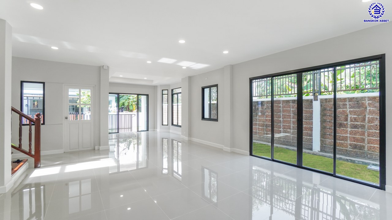 บ้านมือสองตกแต่งใหม่ จากแบรนด์ Q.House วรารมย์ เพชรเกษม69  หลังมุม รองรับทุกความสุขของทุกคนในครอบครัว ใกล้ The Mall บางแค และเชื่อมต่อ ถนนกาญจนาฯ ถนนบางบอน และถนนพุทธมณฑลสาย4 เนื้อที่ 64.7 ตร.ว. พื้นที่ใช้สอย 216.07 ตร.ม. ฟังก์ชัน 3 ห้องนอน 3 ห้องน้ำ จอดรถได้ 2 คัน