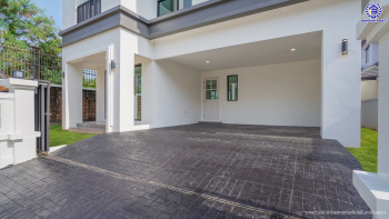 บ้านมือสองตกแต่งใหม่ จากแบรนด์ Q.House วรารมย์ เพชรเกษม69  หลังมุม รองรับทุกความสุขของทุกคนในครอบครัว ใกล้ The Mall บางแค และเชื่อมต่อ ถนนกาญจนาฯ ถนนบางบอน และถนนพุทธมณฑลสาย4 เนื้อที่ 64.7 ตร.ว. พื้นที่ใช้สอย 216.07 ตร.ม. ฟังก์ชัน 3 ห้องนอน 3 ห้องน้ำ จอดรถได้ 2 คัน