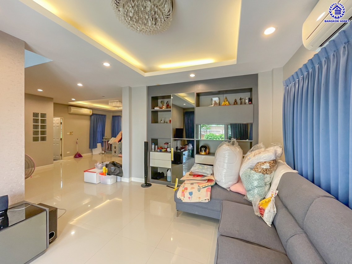 *****บ้านเดี่ยวมือสอง โครงการ กฤษดานคร18 พุทธมณฑลสาย3 เนื้อที่ 76.20 ตร.ว. พื้นที่ใช้สอย 180 ตร.ม. ฟังก์ชัน 3 ห้องนอน 3 ห้องน้ำ จอดรถได้ 2 คัน บนทำเลศักยภาพเชื่อมต่อถนนพุทธมณฑลสาย3, ถนนบรมราชชนนี, ถนนอุทยาน, ถนนอักษะ, ถนนพุทธมณฑลสาย2 ใกล้เซ็นทรัลปิ่นเกล้า ม.มหิดล และทางด่วน "ศรีรัช"