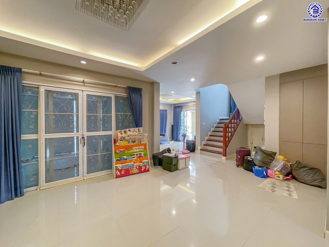 *****บ้านเดี่ยวมือสอง โครงการ กฤษดานคร18 พุทธมณฑลสาย3 เนื้อที่ 76.20 ตร.ว. พื้นที่ใช้สอย 180 ตร.ม. ฟังก์ชัน 3 ห้องนอน 3 ห้องน้ำ จอดรถได้ 2 คัน บนทำเลศักยภาพเชื่อมต่อถนนพุทธมณฑลสาย3, ถนนบรมราชชนนี, ถนนอุทยาน, ถนนอักษะ, ถนนพุทธมณฑลสาย2 ใกล้เซ็นทรัลปิ่นเกล้า ม.มหิดล และทางด่วน "ศรีรัช"