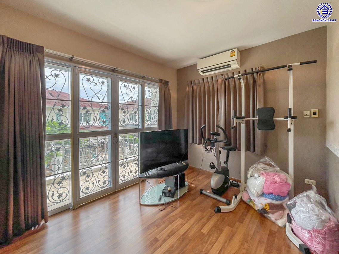 *****บ้านเดี่ยวมือสอง โครงการ กฤษดานคร18 พุทธมณฑลสาย3 เนื้อที่ 76.20 ตร.ว. พื้นที่ใช้สอย 180 ตร.ม. ฟังก์ชัน 3 ห้องนอน 3 ห้องน้ำ จอดรถได้ 2 คัน บนทำเลศักยภาพเชื่อมต่อถนนพุทธมณฑลสาย3, ถนนบรมราชชนนี, ถนนอุทยาน, ถนนอักษะ, ถนนพุทธมณฑลสาย2 ใกล้เซ็นทรัลปิ่นเกล้า ม.มหิดล และทางด่วน "ศรีรัช"