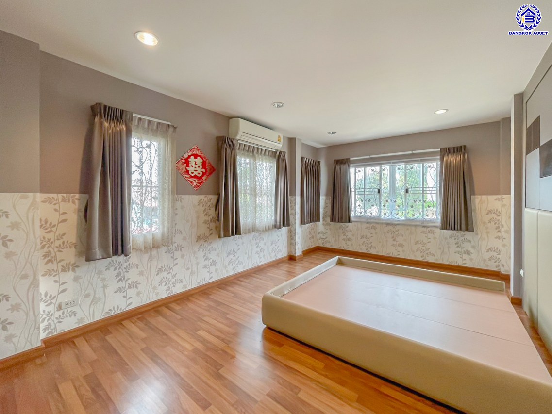 *****บ้านเดี่ยวมือสอง โครงการ กฤษดานคร18 พุทธมณฑลสาย3 เนื้อที่ 76.20 ตร.ว. พื้นที่ใช้สอย 180 ตร.ม. ฟังก์ชัน 3 ห้องนอน 3 ห้องน้ำ จอดรถได้ 2 คัน บนทำเลศักยภาพเชื่อมต่อถนนพุทธมณฑลสาย3, ถนนบรมราชชนนี, ถนนอุทยาน, ถนนอักษะ, ถนนพุทธมณฑลสาย2 ใกล้เซ็นทรัลปิ่นเกล้า ม.มหิดล และทางด่วน "ศรีรัช"