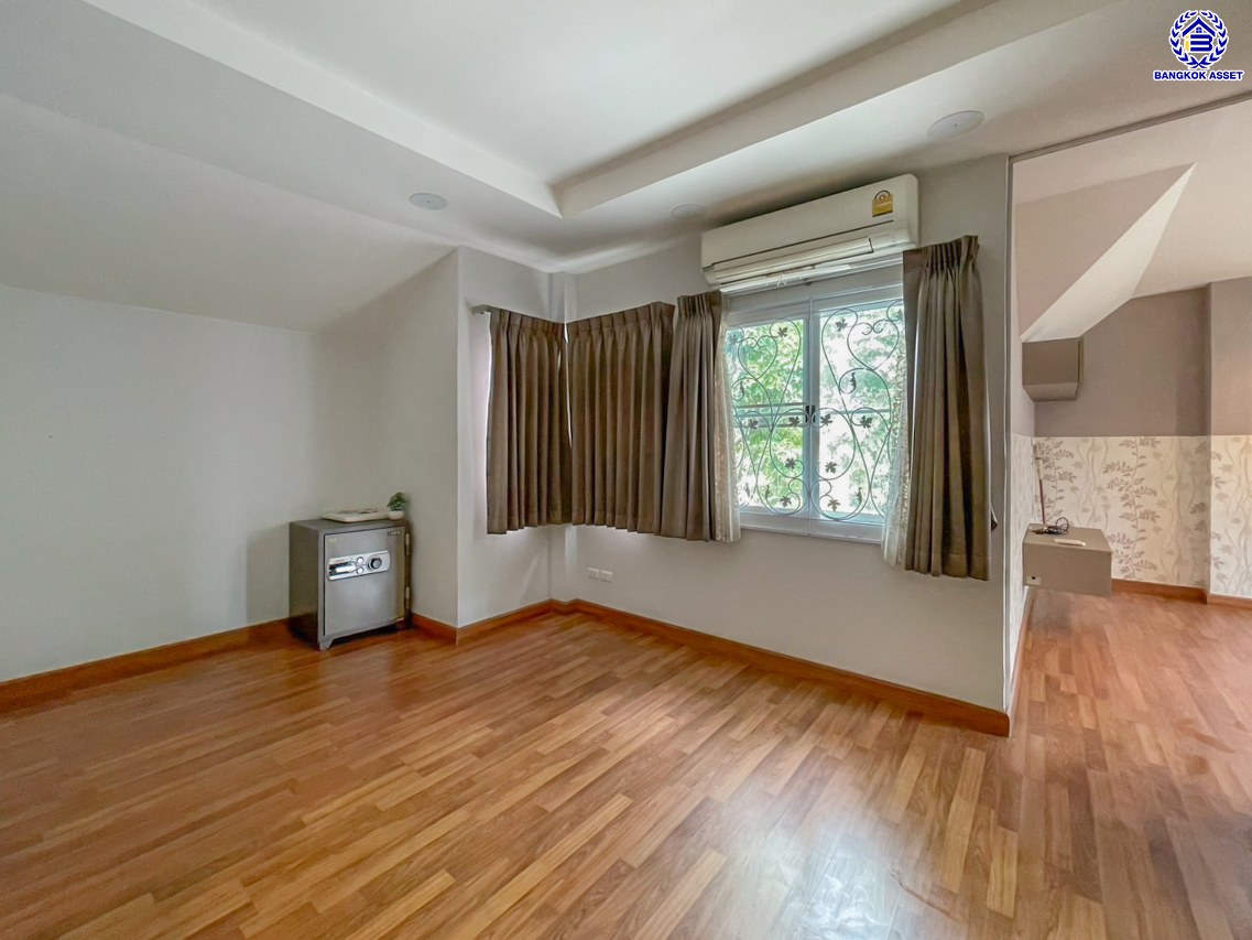 *****บ้านเดี่ยวมือสอง โครงการ กฤษดานคร18 พุทธมณฑลสาย3 เนื้อที่ 76.20 ตร.ว. พื้นที่ใช้สอย 180 ตร.ม. ฟังก์ชัน 3 ห้องนอน 3 ห้องน้ำ จอดรถได้ 2 คัน บนทำเลศักยภาพเชื่อมต่อถนนพุทธมณฑลสาย3, ถนนบรมราชชนนี, ถนนอุทยาน, ถนนอักษะ, ถนนพุทธมณฑลสาย2 ใกล้เซ็นทรัลปิ่นเกล้า ม.มหิดล และทางด่วน "ศรีรัช"