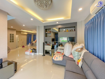 *****บ้านเดี่ยวมือสอง โครงการ กฤษดานคร18 พุทธมณฑลสาย3 เนื้อที่ 76.20 ตร.ว. พื้นที่ใช้สอย 180 ตร.ม. ฟังก์ชัน 3 ห้องนอน 3 ห้องน้ำ จอดรถได้ 2 คัน บนทำเลศักยภาพเชื่อมต่อถนนพุทธมณฑลสาย3, ถนนบรมราชชนนี, ถนนอุทยาน, ถนนอักษะ, ถนนพุทธมณฑลสาย2 ใกล้เซ็นทรัลปิ่นเกล้า ม.มหิดล และทางด่วน "ศรีรัช"