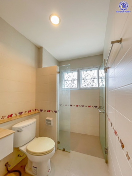 *****บ้านเดี่ยวมือสอง โครงการ กฤษดานคร18 พุทธมณฑลสาย3 เนื้อที่ 76.20 ตร.ว. พื้นที่ใช้สอย 180 ตร.ม. ฟังก์ชัน 3 ห้องนอน 3 ห้องน้ำ จอดรถได้ 2 คัน บนทำเลศักยภาพเชื่อมต่อถนนพุทธมณฑลสาย3, ถนนบรมราชชนนี, ถนนอุทยาน, ถนนอักษะ, ถนนพุทธมณฑลสาย2 ใกล้เซ็นทรัลปิ่นเกล้า ม.มหิดล และทางด่วน "ศรีรัช"