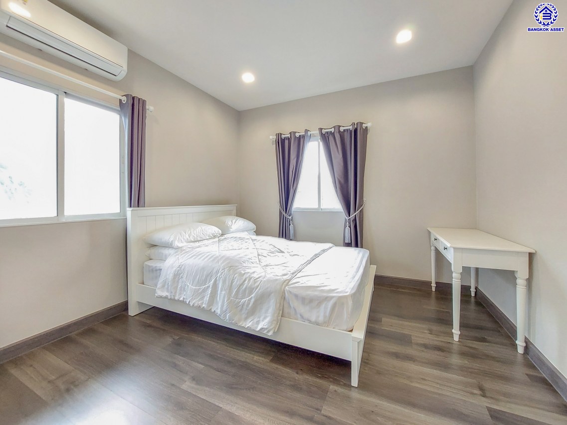 *****บ้านเดี่ยวมือสองนนทบุรี โครงการ บางกอกบูเลอวาร์ด ราชพฤกษ์-พระราม5 หลังมุม เนื้อที่ 69 ตร.ว. พื้นที่ใช้สอย 300 ตร.ม. บนสังคมคุณภาพ SC Asset* ฟังก์ชันพร้อม 3 ห้องนอน 4 ห้องน้ำ จอดรถได้ 2 คัน พร้อมแถมฟรี! เครื่องปรับอากาศ 5 เครื่อง, เครื่องทำน้ำอุ่น 2 เครื่อง บนทำเลติดถนนราชพฤกษ์ ใกล้จุดทางด่วนศรีรัช และเพียง 10 ถึงรถไฟฟ้า "สถานีบางรักใหญ่"