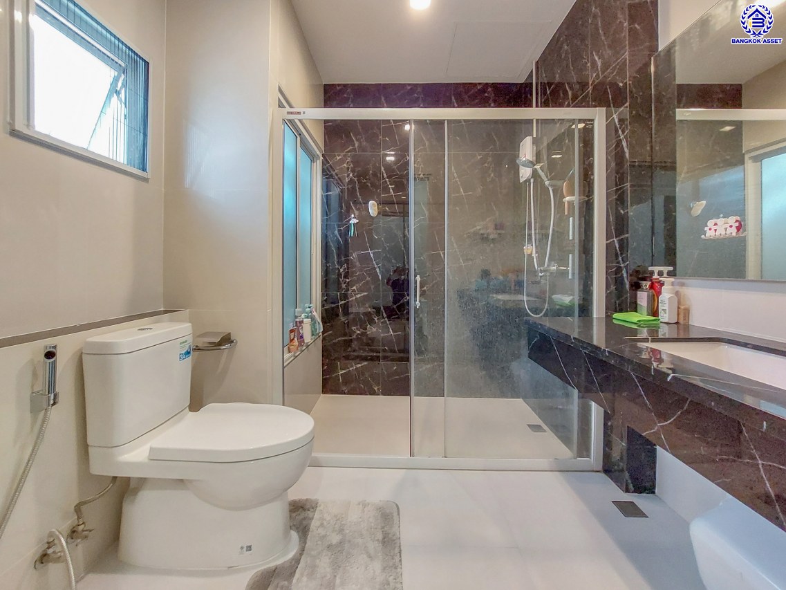 *****บ้านเดี่ยวมือสองนนทบุรี โครงการ บางกอกบูเลอวาร์ด ราชพฤกษ์-พระราม5 หลังมุม เนื้อที่ 69 ตร.ว. พื้นที่ใช้สอย 300 ตร.ม. บนสังคมคุณภาพ SC Asset* ฟังก์ชันพร้อม 3 ห้องนอน 4 ห้องน้ำ จอดรถได้ 2 คัน พร้อมแถมฟรี! เครื่องปรับอากาศ 5 เครื่อง, เครื่องทำน้ำอุ่น 2 เครื่อง บนทำเลติดถนนราชพฤกษ์ ใกล้จุดทางด่วนศรีรัช และเพียง 10 ถึงรถไฟฟ้า "สถานีบางรักใหญ่"