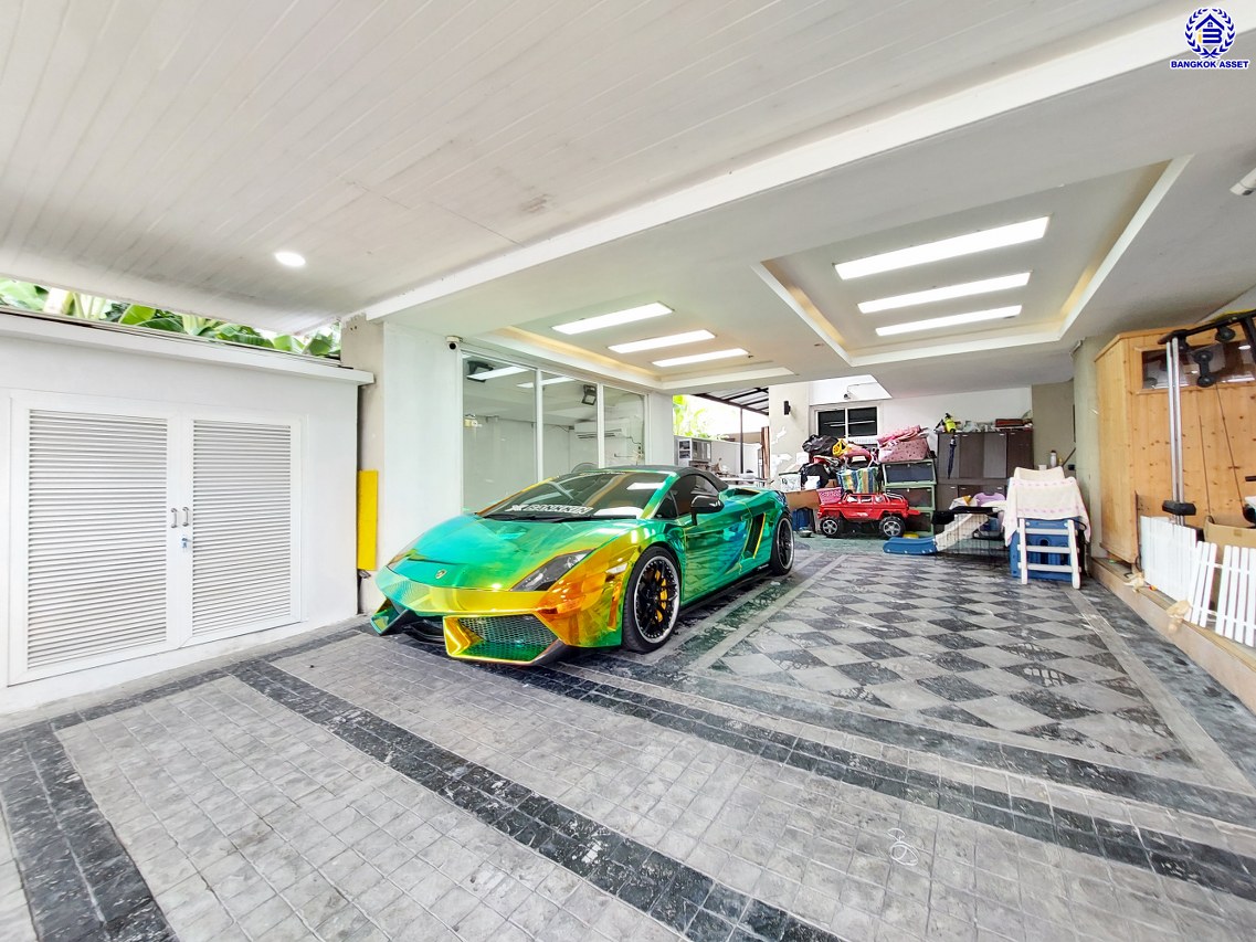 *****บ้านเดี่ยวมือสองนนทบุรี โครงการ กฤษณา พระราม5-กาญจนาภิเษก เนื้อที่ 68.50 ตร.ว. พื้นที่ใช้สอย 185 ตร.ม. ฟังก์ชัน 3 ห้องนอน 3 ห้องน้ำ 2 ที่จอดรถ ตกแต่งบิวท์อินสุดหรู สไตล์ Luxury มาพร้อมสระว่ายน้ำส่วนตัว ทำเลโดดเด่นติด "ถนนกาญจนาภิเษก" เชื่อมถนนนครอินทร์ ใกล้เซ็นทรัลเวสต์เกต และจุดขึ้นทางด่วน "ศรีรัช"