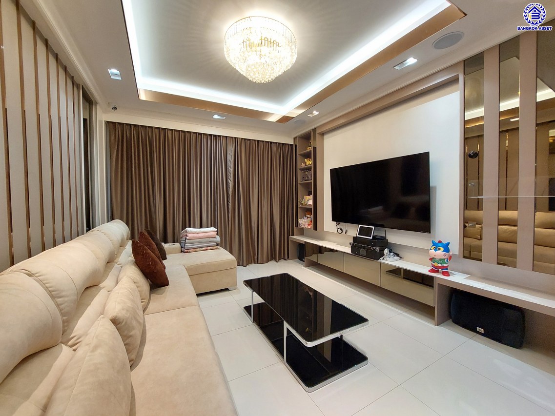 *****บ้านเดี่ยวมือสองนนทบุรี โครงการ กฤษณา พระราม5-กาญจนาภิเษก เนื้อที่ 68.50 ตร.ว. พื้นที่ใช้สอย 185 ตร.ม. ฟังก์ชัน 3 ห้องนอน 3 ห้องน้ำ 2 ที่จอดรถ ตกแต่งบิวท์อินสุดหรู สไตล์ Luxury มาพร้อมสระว่ายน้ำส่วนตัว ทำเลโดดเด่นติด "ถนนกาญจนาภิเษก" เชื่อมถนนนครอินทร์ ใกล้เซ็นทรัลเวสต์เกต และจุดขึ้นทางด่วน "ศรีรัช"