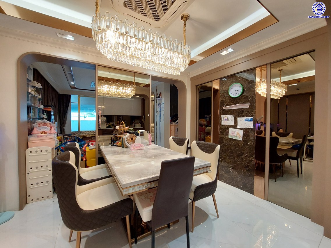 *****บ้านเดี่ยวมือสองนนทบุรี โครงการ กฤษณา พระราม5-กาญจนาภิเษก เนื้อที่ 68.50 ตร.ว. พื้นที่ใช้สอย 185 ตร.ม. ฟังก์ชัน 3 ห้องนอน 3 ห้องน้ำ 2 ที่จอดรถ ตกแต่งบิวท์อินสุดหรู สไตล์ Luxury มาพร้อมสระว่ายน้ำส่วนตัว ทำเลโดดเด่นติด "ถนนกาญจนาภิเษก" เชื่อมถนนนครอินทร์ ใกล้เซ็นทรัลเวสต์เกต และจุดขึ้นทางด่วน "ศรีรัช"