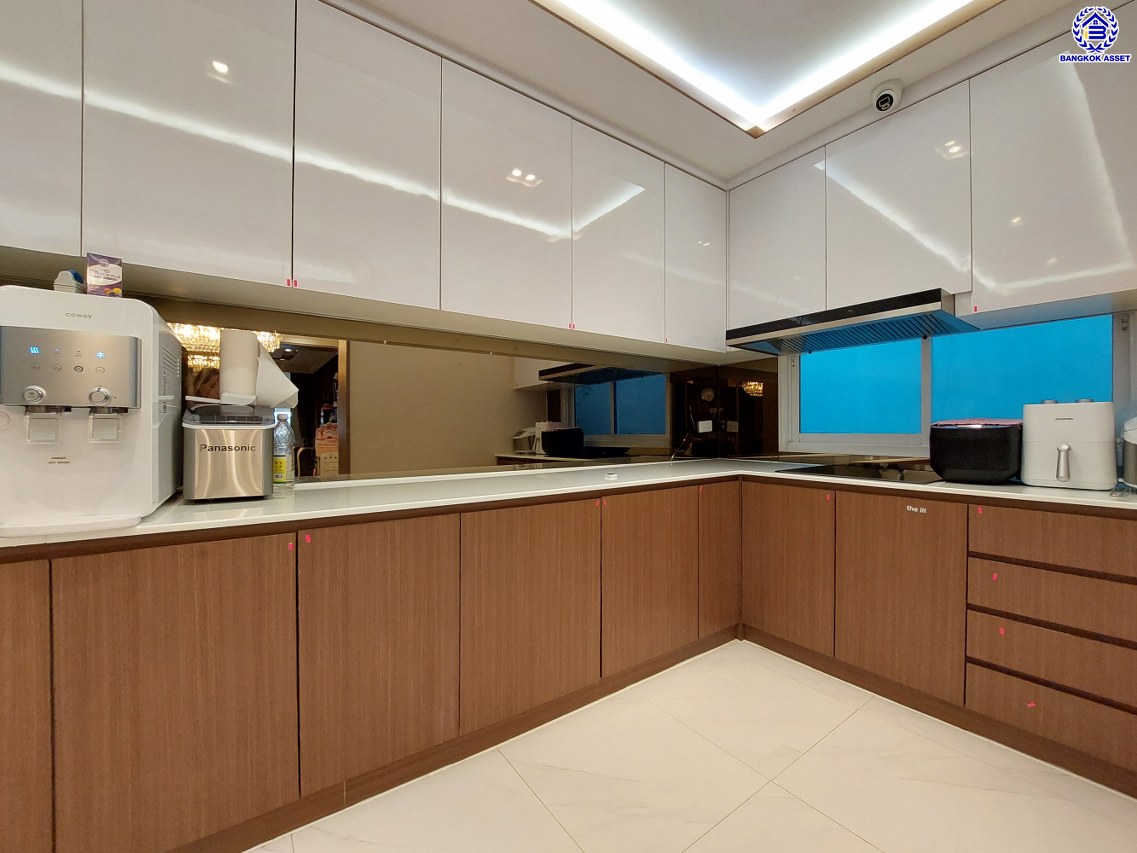 *****บ้านเดี่ยวมือสองนนทบุรี โครงการ กฤษณา พระราม5-กาญจนาภิเษก เนื้อที่ 68.50 ตร.ว. พื้นที่ใช้สอย 185 ตร.ม. ฟังก์ชัน 3 ห้องนอน 3 ห้องน้ำ 2 ที่จอดรถ ตกแต่งบิวท์อินสุดหรู สไตล์ Luxury มาพร้อมสระว่ายน้ำส่วนตัว ทำเลโดดเด่นติด "ถนนกาญจนาภิเษก" เชื่อมถนนนครอินทร์ ใกล้เซ็นทรัลเวสต์เกต และจุดขึ้นทางด่วน "ศรีรัช"