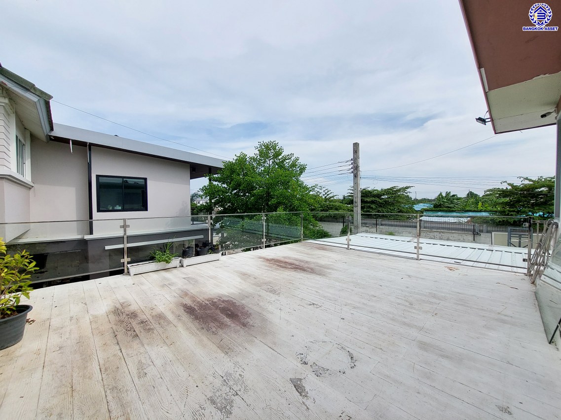 *****บ้านเดี่ยวมือสองนนทบุรี โครงการ กฤษณา พระราม5-กาญจนาภิเษก เนื้อที่ 68.50 ตร.ว. พื้นที่ใช้สอย 185 ตร.ม. ฟังก์ชัน 3 ห้องนอน 3 ห้องน้ำ 2 ที่จอดรถ ตกแต่งบิวท์อินสุดหรู สไตล์ Luxury มาพร้อมสระว่ายน้ำส่วนตัว ทำเลโดดเด่นติด "ถนนกาญจนาภิเษก" เชื่อมถนนนครอินทร์ ใกล้เซ็นทรัลเวสต์เกต และจุดขึ้นทางด่วน "ศรีรัช"