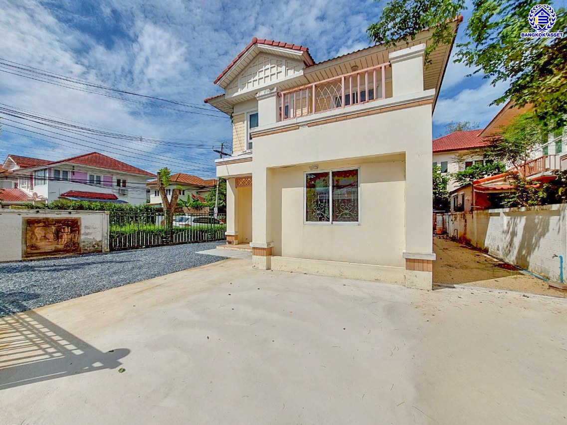 *****บ้านเดี่ยวมือสองปทุมธานี โครงการ มณีรินทร์ ราชพฤกษ์-ติวานนท์ เนื้อที่ 57.40 ตร.ว. พื้นที่ใช้สอย 110 ตร.ม. ฟังก์ชัน 3 ห้องนอน 2 ห้องน้ำ 2 ที่จอดรถ ทำเลเดินทางสะดวก เชื่อมต่อถนนสะพานนนทบุรี-บางบัวทอง, ถนนราชพฤกษ์, ถนนศรีสมาน ใกล้ห้างสรรพสินค้าโรบินสันไลฟ์สไตล์ ศรีสมาน, โรบินสันไลฟ์สไตล์ ราชพฤกษ์ และจุดขึ้นทางด่วน "ศรีสมาน"