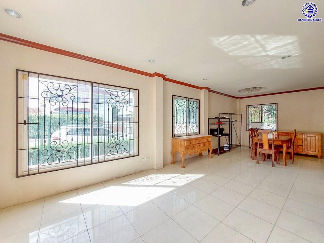 *****บ้านเดี่ยวมือสองปทุมธานี โครงการ มณีรินทร์ ราชพฤกษ์-ติวานนท์ เนื้อที่ 57.40 ตร.ว. พื้นที่ใช้สอย 110 ตร.ม. ฟังก์ชัน 3 ห้องนอน 2 ห้องน้ำ 2 ที่จอดรถ ทำเลเดินทางสะดวก เชื่อมต่อถนนสะพานนนทบุรี-บางบัวทอง, ถนนราชพฤกษ์, ถนนศรีสมาน ใกล้ห้างสรรพสินค้าโรบินสันไลฟ์สไตล์ ศรีสมาน, โรบินสันไลฟ์สไตล์ ราชพฤกษ์ และจุดขึ้นทางด่วน "ศรีสมาน"