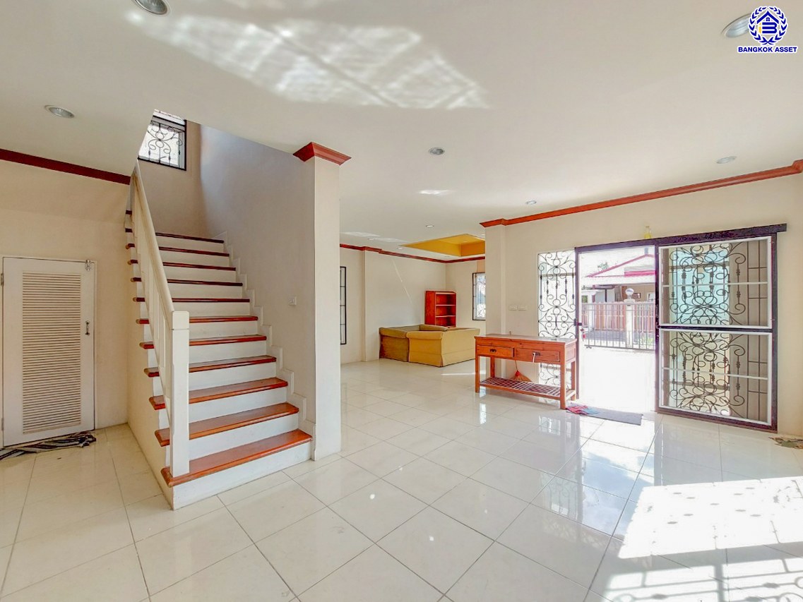 *****บ้านเดี่ยวมือสองปทุมธานี โครงการ มณีรินทร์ ราชพฤกษ์-ติวานนท์ เนื้อที่ 57.40 ตร.ว. พื้นที่ใช้สอย 110 ตร.ม. ฟังก์ชัน 3 ห้องนอน 2 ห้องน้ำ 2 ที่จอดรถ ทำเลเดินทางสะดวก เชื่อมต่อถนนสะพานนนทบุรี-บางบัวทอง, ถนนราชพฤกษ์, ถนนศรีสมาน ใกล้ห้างสรรพสินค้าโรบินสันไลฟ์สไตล์ ศรีสมาน, โรบินสันไลฟ์สไตล์ ราชพฤกษ์ และจุดขึ้นทางด่วน "ศรีสมาน"