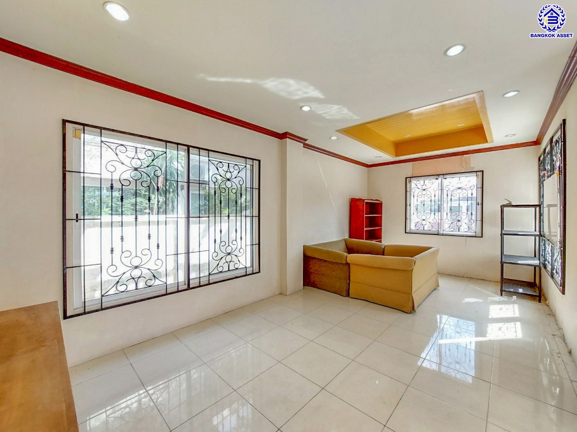 *****บ้านเดี่ยวมือสองปทุมธานี โครงการ มณีรินทร์ ราชพฤกษ์-ติวานนท์ เนื้อที่ 57.40 ตร.ว. พื้นที่ใช้สอย 110 ตร.ม. ฟังก์ชัน 3 ห้องนอน 2 ห้องน้ำ 2 ที่จอดรถ ทำเลเดินทางสะดวก เชื่อมต่อถนนสะพานนนทบุรี-บางบัวทอง, ถนนราชพฤกษ์, ถนนศรีสมาน ใกล้ห้างสรรพสินค้าโรบินสันไลฟ์สไตล์ ศรีสมาน, โรบินสันไลฟ์สไตล์ ราชพฤกษ์ และจุดขึ้นทางด่วน "ศรีสมาน"