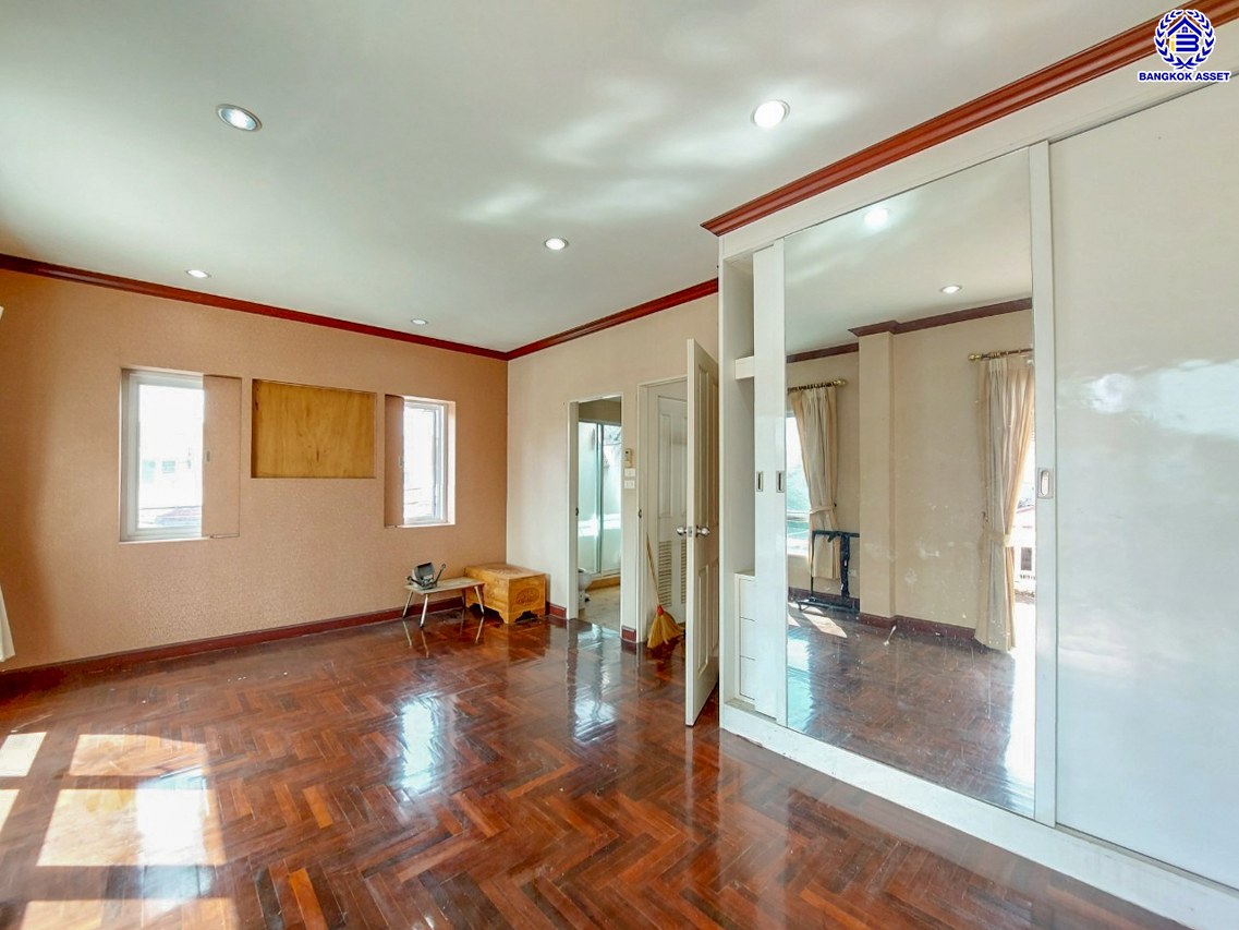 *****บ้านเดี่ยวมือสองปทุมธานี โครงการ มณีรินทร์ ราชพฤกษ์-ติวานนท์ เนื้อที่ 57.40 ตร.ว. พื้นที่ใช้สอย 110 ตร.ม. ฟังก์ชัน 3 ห้องนอน 2 ห้องน้ำ 2 ที่จอดรถ ทำเลเดินทางสะดวก เชื่อมต่อถนนสะพานนนทบุรี-บางบัวทอง, ถนนราชพฤกษ์, ถนนศรีสมาน ใกล้ห้างสรรพสินค้าโรบินสันไลฟ์สไตล์ ศรีสมาน, โรบินสันไลฟ์สไตล์ ราชพฤกษ์ และจุดขึ้นทางด่วน "ศรีสมาน"