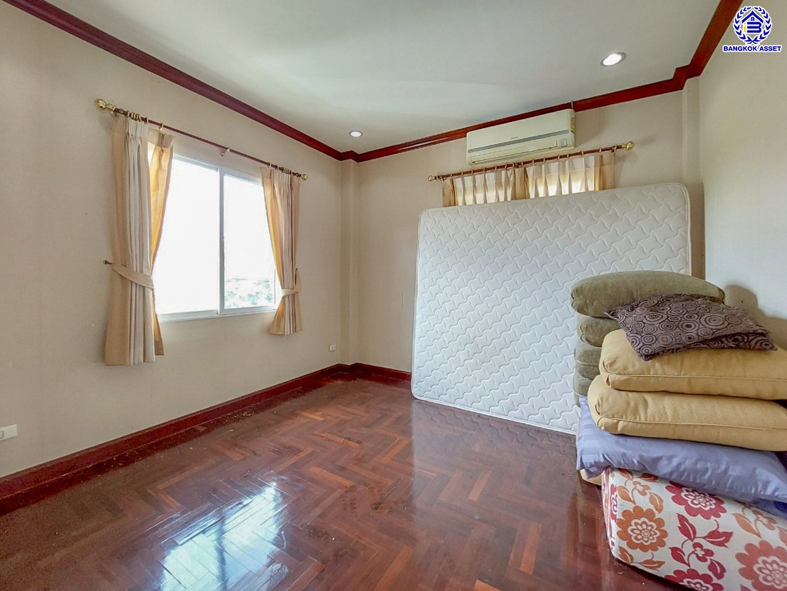 *****บ้านเดี่ยวมือสองปทุมธานี โครงการ มณีรินทร์ ราชพฤกษ์-ติวานนท์ เนื้อที่ 57.40 ตร.ว. พื้นที่ใช้สอย 110 ตร.ม. ฟังก์ชัน 3 ห้องนอน 2 ห้องน้ำ 2 ที่จอดรถ ทำเลเดินทางสะดวก เชื่อมต่อถนนสะพานนนทบุรี-บางบัวทอง, ถนนราชพฤกษ์, ถนนศรีสมาน ใกล้ห้างสรรพสินค้าโรบินสันไลฟ์สไตล์ ศรีสมาน, โรบินสันไลฟ์สไตล์ ราชพฤกษ์ และจุดขึ้นทางด่วน "ศรีสมาน"