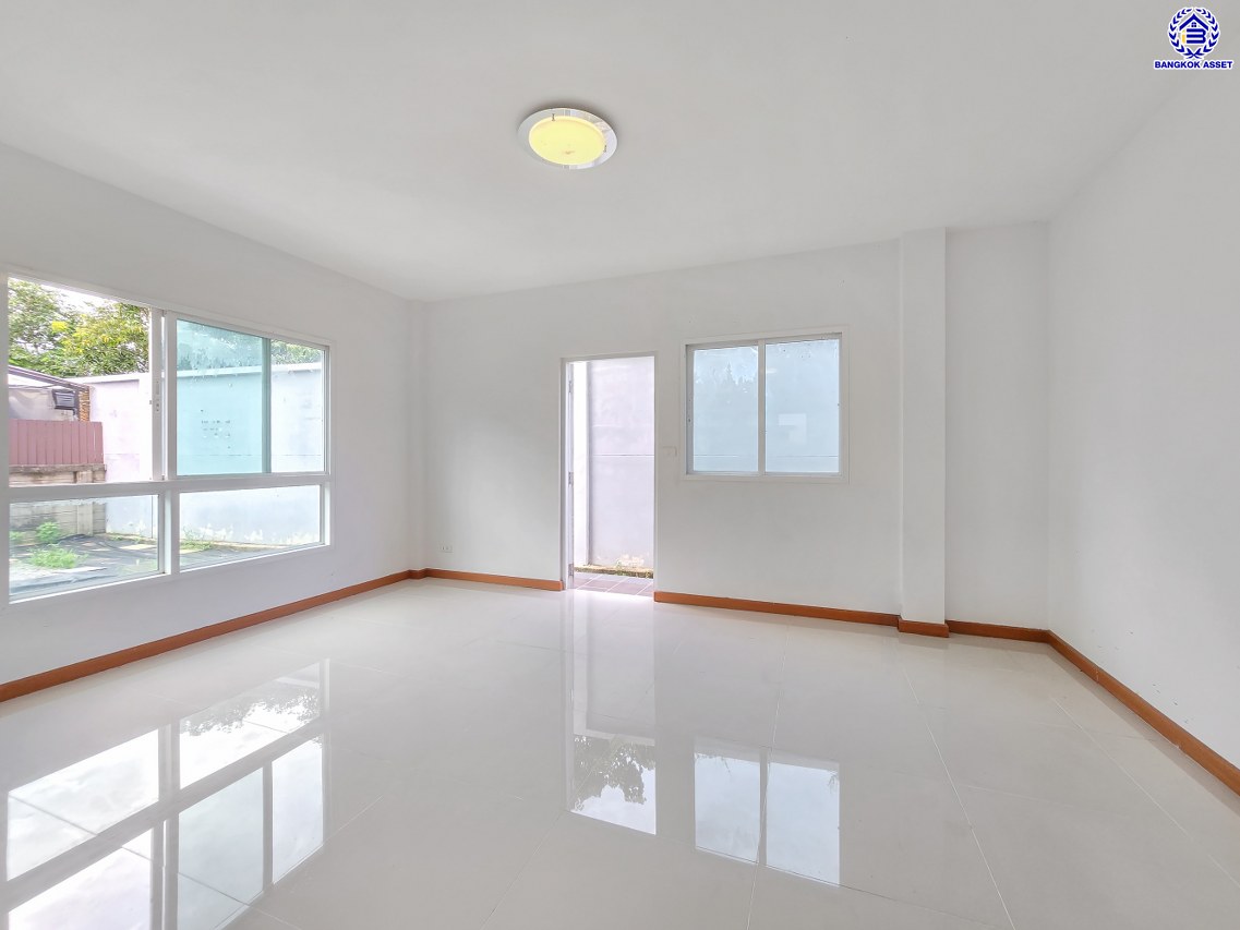 *****บ้านมือสองนนทบุรี โครงการ คาซ่าพรีเมี่ยม ราชพฤกษ์-พระราม5 บ้านเดี่ยวหลังมุม 3 ชั้น แบรนด์ Q.House เนื้อที่ 59.8 ตร.ว.พื้นที่ใช้สอย 246 ตร.ม. ดีไซน์ตอบทุกไลฟ์สไตล์ ฟังก์ชัน 3 ห้องนอนใหญ่ 3 ห้องน้ำ จอดรถได้ 2 คัน บนทำเลติดถนน เชื่อมต่อทุกเส้นทาง ใกล้ตลาดเจ้าพระยา, เดอะวอล์ค, ร.ร.เตรียมอุดมศึกษาฯ เซ็นทรัลเวสต์เกต และรถไฟฟ้า "สถานีบางพลู"