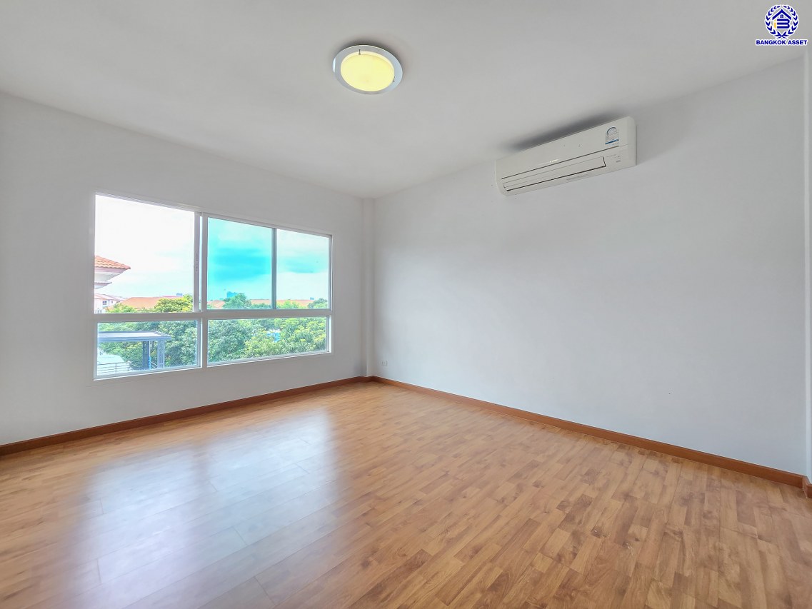 *****บ้านมือสองนนทบุรี โครงการ คาซ่าพรีเมี่ยม ราชพฤกษ์-พระราม5 บ้านเดี่ยวหลังมุม 3 ชั้น แบรนด์ Q.House เนื้อที่ 59.8 ตร.ว.พื้นที่ใช้สอย 246 ตร.ม. ดีไซน์ตอบทุกไลฟ์สไตล์ ฟังก์ชัน 3 ห้องนอนใหญ่ 3 ห้องน้ำ จอดรถได้ 2 คัน บนทำเลติดถนน เชื่อมต่อทุกเส้นทาง ใกล้ตลาดเจ้าพระยา, เดอะวอล์ค, ร.ร.เตรียมอุดมศึกษาฯ เซ็นทรัลเวสต์เกต และรถไฟฟ้า "สถานีบางพลู"