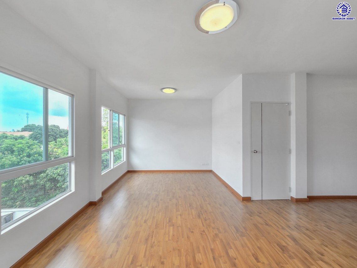 *****บ้านมือสองนนทบุรี โครงการ คาซ่าพรีเมี่ยม ราชพฤกษ์-พระราม5 บ้านเดี่ยวหลังมุม 3 ชั้น แบรนด์ Q.House เนื้อที่ 59.8 ตร.ว.พื้นที่ใช้สอย 246 ตร.ม. ดีไซน์ตอบทุกไลฟ์สไตล์ ฟังก์ชัน 3 ห้องนอนใหญ่ 3 ห้องน้ำ จอดรถได้ 2 คัน บนทำเลติดถนน เชื่อมต่อทุกเส้นทาง ใกล้ตลาดเจ้าพระยา, เดอะวอล์ค, ร.ร.เตรียมอุดมศึกษาฯ เซ็นทรัลเวสต์เกต และรถไฟฟ้า "สถานีบางพลู"