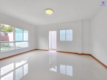 *****บ้านมือสองนนทบุรี โครงการ คาซ่าพรีเมี่ยม ราชพฤกษ์-พระราม5 บ้านเดี่ยวหลังมุม 3 ชั้น แบรนด์ Q.House เนื้อที่ 59.8 ตร.ว.พื้นที่ใช้สอย 246 ตร.ม. ดีไซน์ตอบทุกไลฟ์สไตล์ ฟังก์ชัน 3 ห้องนอนใหญ่ 3 ห้องน้ำ จอดรถได้ 2 คัน บนทำเลติดถนน เชื่อมต่อทุกเส้นทาง ใกล้ตลาดเจ้าพระยา, เดอะวอล์ค, ร.ร.เตรียมอุดมศึกษาฯ เซ็นทรัลเวสต์เกต และรถไฟฟ้า "สถานีบางพลู"