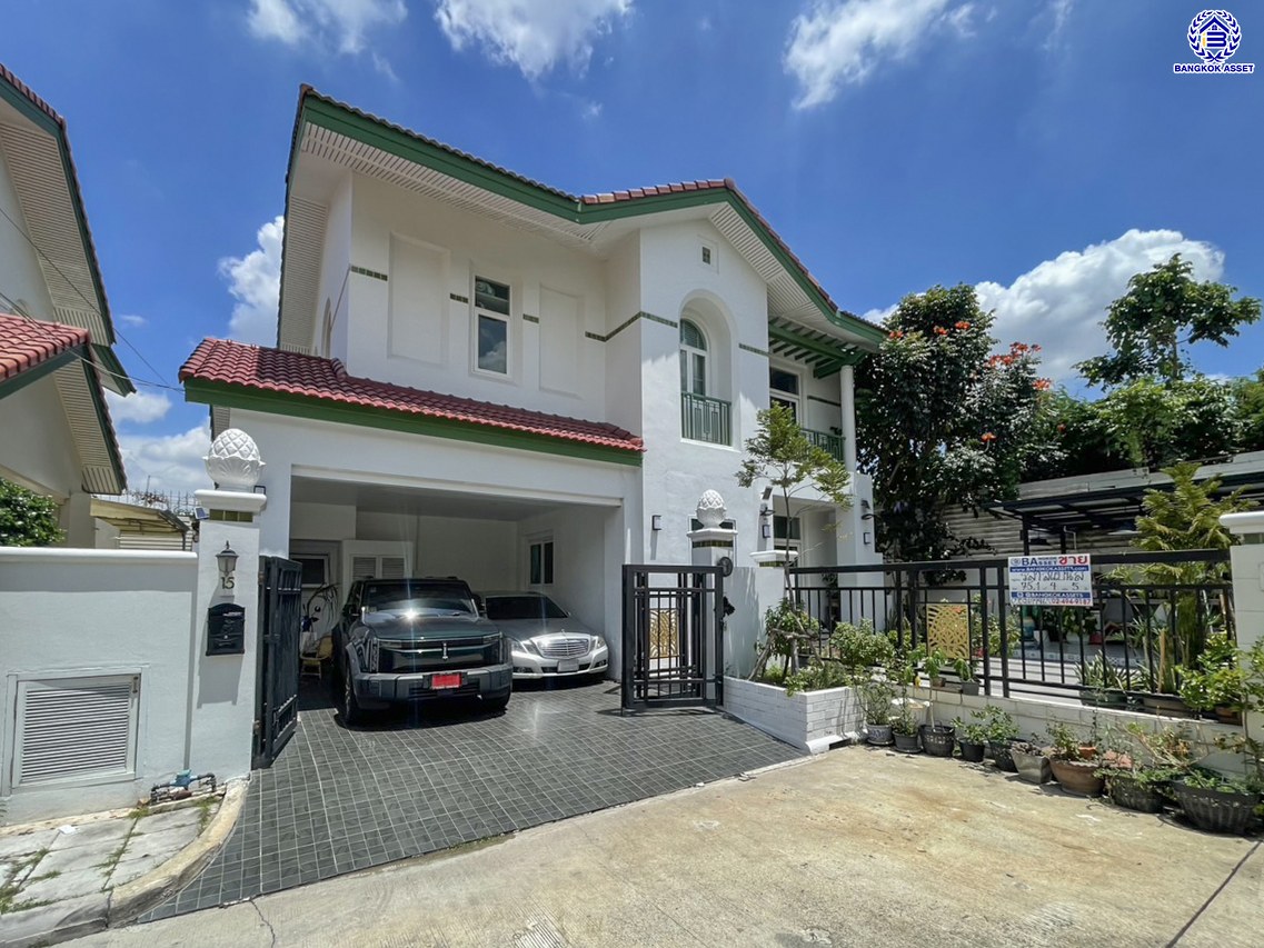 *****บ้านเดี่ยวมือสองกรุงเทพฯ โครงการ รสา สแปนิส คอร์ทยาร์ด ประเสริฐมนูกิจ29 หลังมุม เนื้อที่ 75.10 ตร.ว. พื้นที่ใช้สอย 252 ตร.ม. ฟังก์ชัน 4 ห้องนอน 5 ห้องน้ำ 2 ที่จอดรถ พร้อมเข้าอยู่ บนสุดยอดทำเล! เชื่อมต่อถนนรามอินทรา ถนนประดิษฐ์มนูธรรม ถนนพหลโยธิน ถนนเกษตร-นวมินทร์ ใกล้จุดขึ้นทางด่วน "รามอินทรา-อาจณรงค์" และใกล้ห้างแฟชั่นไอซ์แลนด์