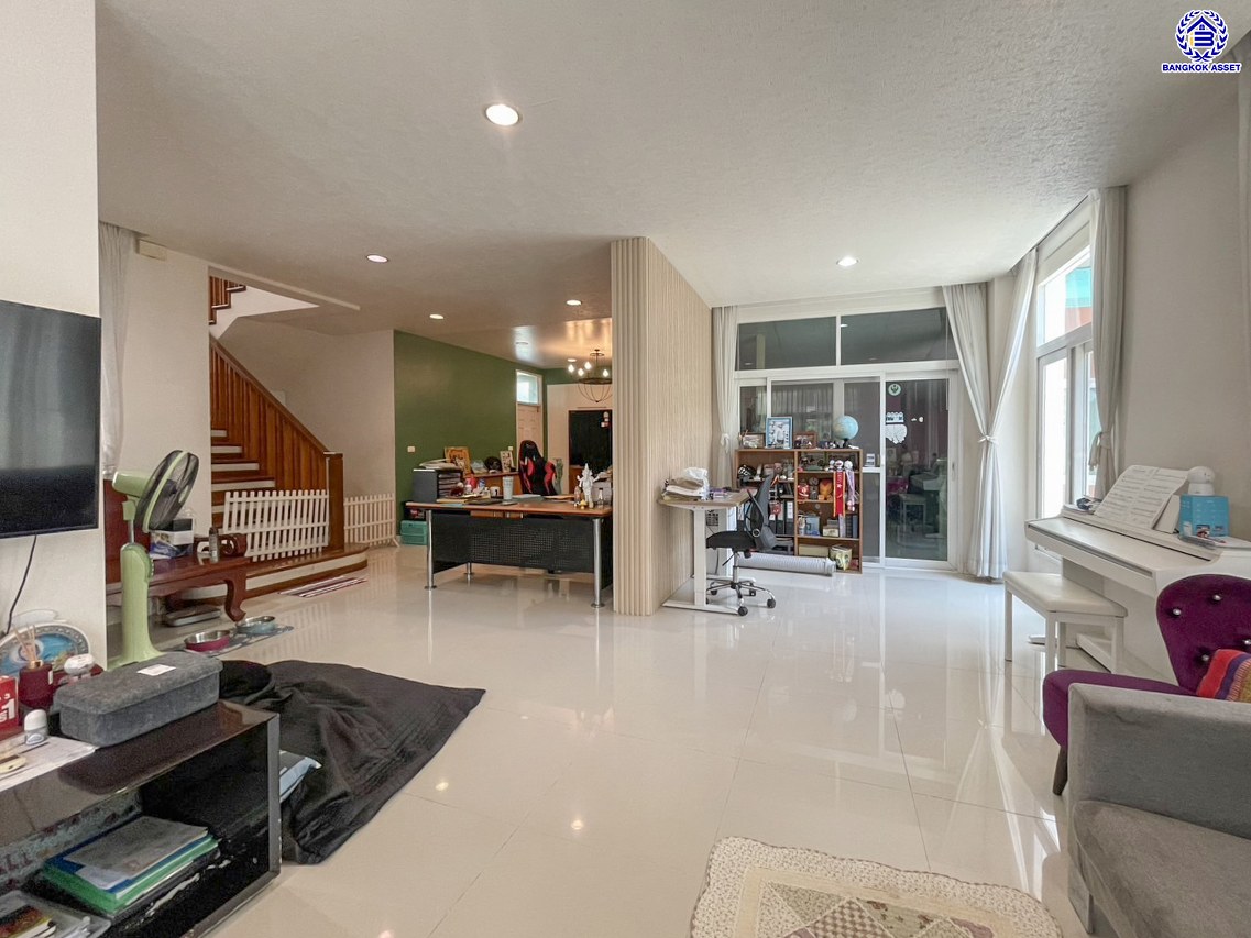 *****บ้านเดี่ยวมือสองกรุงเทพฯ โครงการ รสา สแปนิส คอร์ทยาร์ด ประเสริฐมนูกิจ29 หลังมุม เนื้อที่ 75.10 ตร.ว. พื้นที่ใช้สอย 252 ตร.ม. ฟังก์ชัน 4 ห้องนอน 5 ห้องน้ำ 2 ที่จอดรถ พร้อมเข้าอยู่ บนสุดยอดทำเล! เชื่อมต่อถนนรามอินทรา ถนนประดิษฐ์มนูธรรม ถนนพหลโยธิน ถนนเกษตร-นวมินทร์ ใกล้จุดขึ้นทางด่วน "รามอินทรา-อาจณรงค์" และใกล้ห้างแฟชั่นไอซ์แลนด์