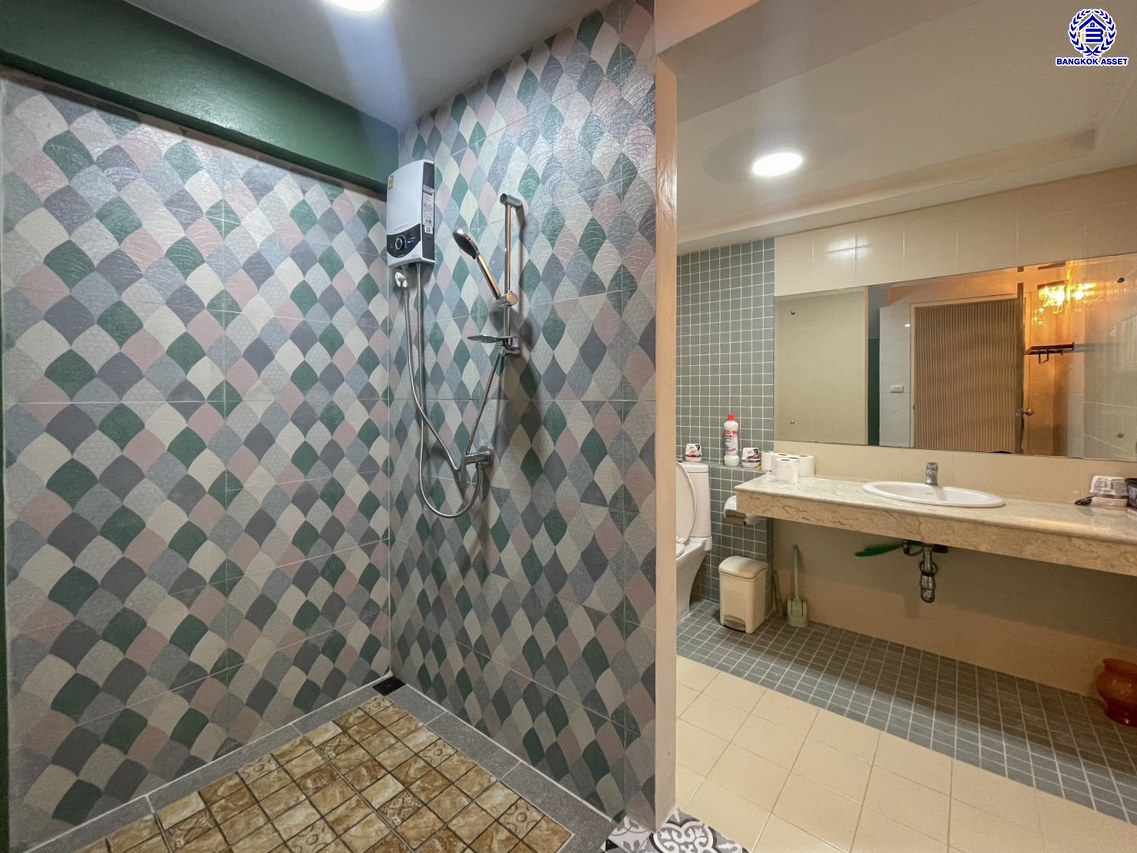 *****บ้านเดี่ยวมือสองกรุงเทพฯ โครงการ รสา สแปนิส คอร์ทยาร์ด ประเสริฐมนูกิจ29 หลังมุม เนื้อที่ 75.10 ตร.ว. พื้นที่ใช้สอย 252 ตร.ม. ฟังก์ชัน 4 ห้องนอน 5 ห้องน้ำ 2 ที่จอดรถ พร้อมเข้าอยู่ บนสุดยอดทำเล! เชื่อมต่อถนนรามอินทรา ถนนประดิษฐ์มนูธรรม ถนนพหลโยธิน ถนนเกษตร-นวมินทร์ ใกล้จุดขึ้นทางด่วน "รามอินทรา-อาจณรงค์" และใกล้ห้างแฟชั่นไอซ์แลนด์