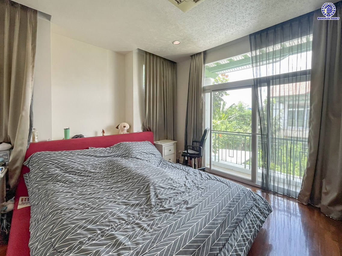 *****บ้านเดี่ยวมือสองกรุงเทพฯ โครงการ รสา สแปนิส คอร์ทยาร์ด ประเสริฐมนูกิจ29 หลังมุม เนื้อที่ 75.10 ตร.ว. พื้นที่ใช้สอย 252 ตร.ม. ฟังก์ชัน 4 ห้องนอน 5 ห้องน้ำ 2 ที่จอดรถ พร้อมเข้าอยู่ บนสุดยอดทำเล! เชื่อมต่อถนนรามอินทรา ถนนประดิษฐ์มนูธรรม ถนนพหลโยธิน ถนนเกษตร-นวมินทร์ ใกล้จุดขึ้นทางด่วน "รามอินทรา-อาจณรงค์" และใกล้ห้างแฟชั่นไอซ์แลนด์