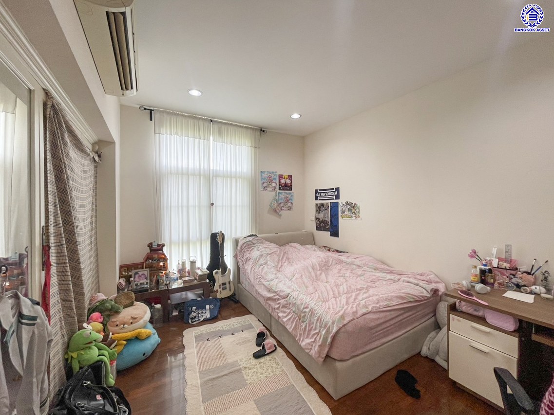 *****บ้านเดี่ยวมือสองกรุงเทพฯ โครงการ รสา สแปนิส คอร์ทยาร์ด ประเสริฐมนูกิจ29 หลังมุม เนื้อที่ 75.10 ตร.ว. พื้นที่ใช้สอย 252 ตร.ม. ฟังก์ชัน 4 ห้องนอน 5 ห้องน้ำ 2 ที่จอดรถ พร้อมเข้าอยู่ บนสุดยอดทำเล! เชื่อมต่อถนนรามอินทรา ถนนประดิษฐ์มนูธรรม ถนนพหลโยธิน ถนนเกษตร-นวมินทร์ ใกล้จุดขึ้นทางด่วน "รามอินทรา-อาจณรงค์" และใกล้ห้างแฟชั่นไอซ์แลนด์