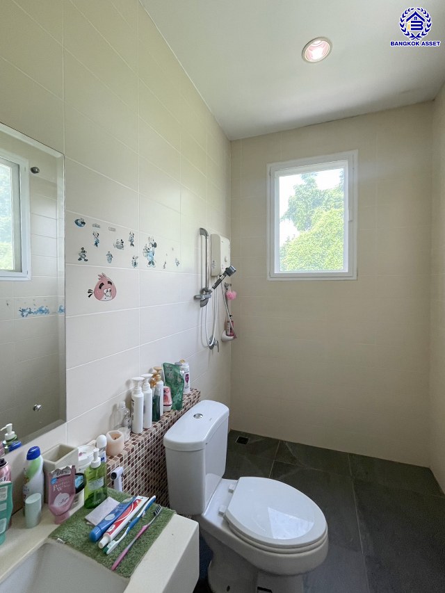 *****บ้านเดี่ยวมือสองกรุงเทพฯ โครงการ รสา สแปนิส คอร์ทยาร์ด ประเสริฐมนูกิจ29 หลังมุม เนื้อที่ 75.10 ตร.ว. พื้นที่ใช้สอย 252 ตร.ม. ฟังก์ชัน 4 ห้องนอน 5 ห้องน้ำ 2 ที่จอดรถ พร้อมเข้าอยู่ บนสุดยอดทำเล! เชื่อมต่อถนนรามอินทรา ถนนประดิษฐ์มนูธรรม ถนนพหลโยธิน ถนนเกษตร-นวมินทร์ ใกล้จุดขึ้นทางด่วน "รามอินทรา-อาจณรงค์" และใกล้ห้างแฟชั่นไอซ์แลนด์