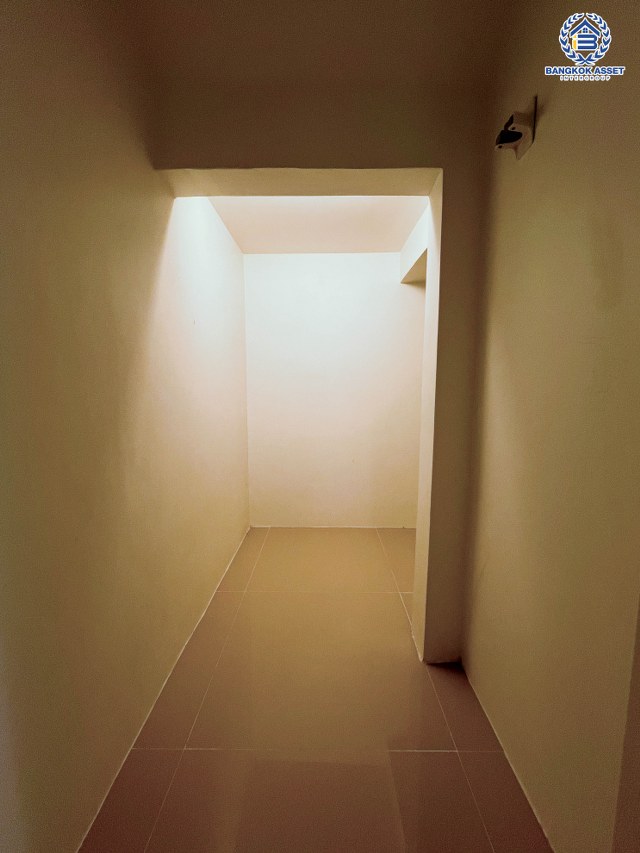 *****บ้านแฝดมือสองนนทบุรี โครงการ คาซ่าเพรสโต้ วงแหวน-ปิ่นเกล้า เนื้อที่กว้าง 35 ตร.ว. พื้นที่ใช้สอย 135 ตร.ม. ฟังก์ชัน 3 ห้องนอน 2 ห้องน้ำ 2 ที่จอดรถ บ้านสวยสภาพดี สิ่งแวดล้อมดี พร้อมแถมฟรี! เครื่องปรับอากาศ บนทำเลดี เชื่อมต่อถนนกาญจนาภิเษก, ถนนรัตนาธิเบศร์  และใกล้รถไฟฟ้าสายสีม่วง "สถานีสามแยกบางใหญ่" ในราคาสุดคุ้ม!