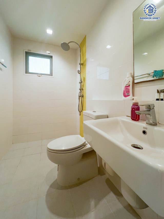 *****บ้านแฝดมือสองนนทบุรี โครงการ คาซ่าเพรสโต้ วงแหวน-ปิ่นเกล้า เนื้อที่กว้าง 35 ตร.ว. พื้นที่ใช้สอย 135 ตร.ม. ฟังก์ชัน 3 ห้องนอน 2 ห้องน้ำ 2 ที่จอดรถ บ้านสวยสภาพดี สิ่งแวดล้อมดี พร้อมแถมฟรี! เครื่องปรับอากาศ บนทำเลดี เชื่อมต่อถนนกาญจนาภิเษก, ถนนรัตนาธิเบศร์  และใกล้รถไฟฟ้าสายสีม่วง "สถานีสามแยกบางใหญ่" ในราคาสุดคุ้ม!